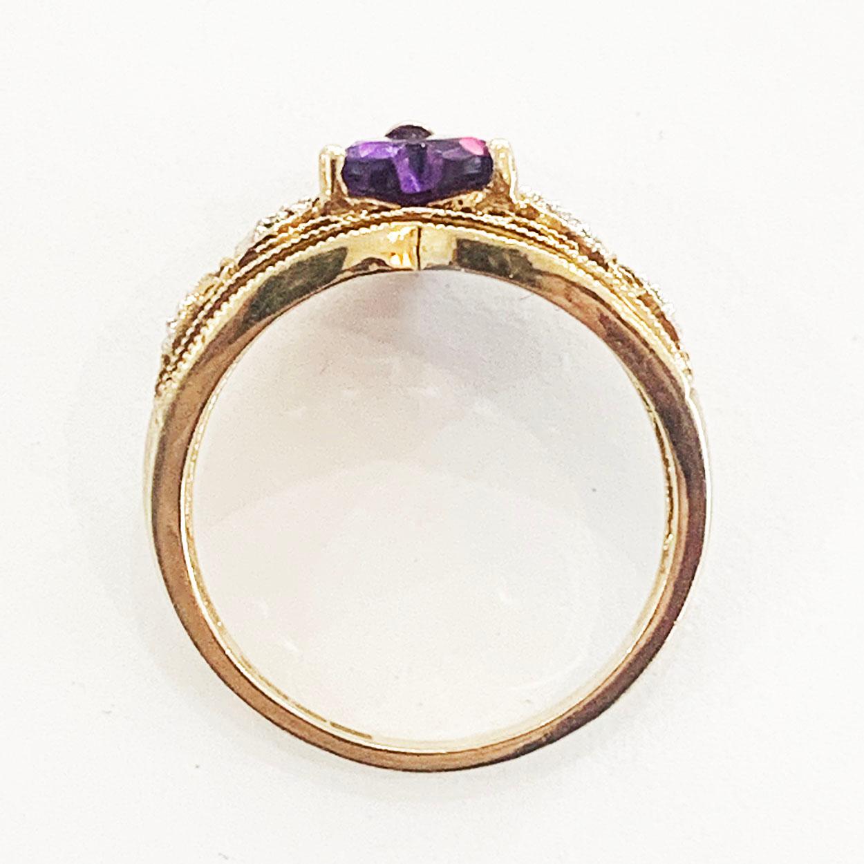 Women's or Men's Vintage 9ct Gold ring set with Heart Shaped Amethyst and diamonds For Sale