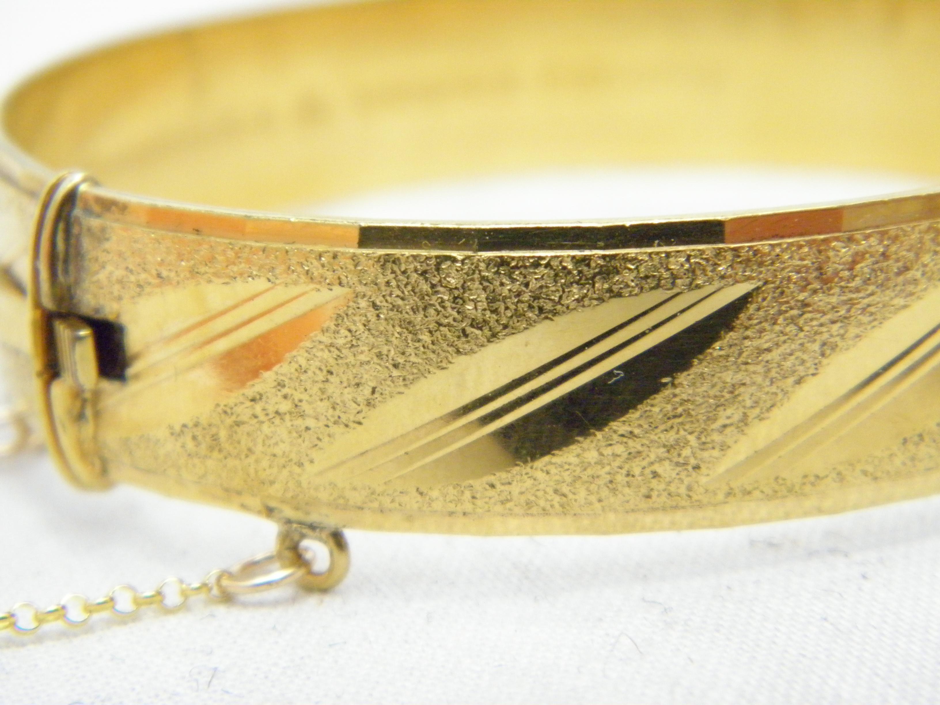 9ct gold cuff bangle