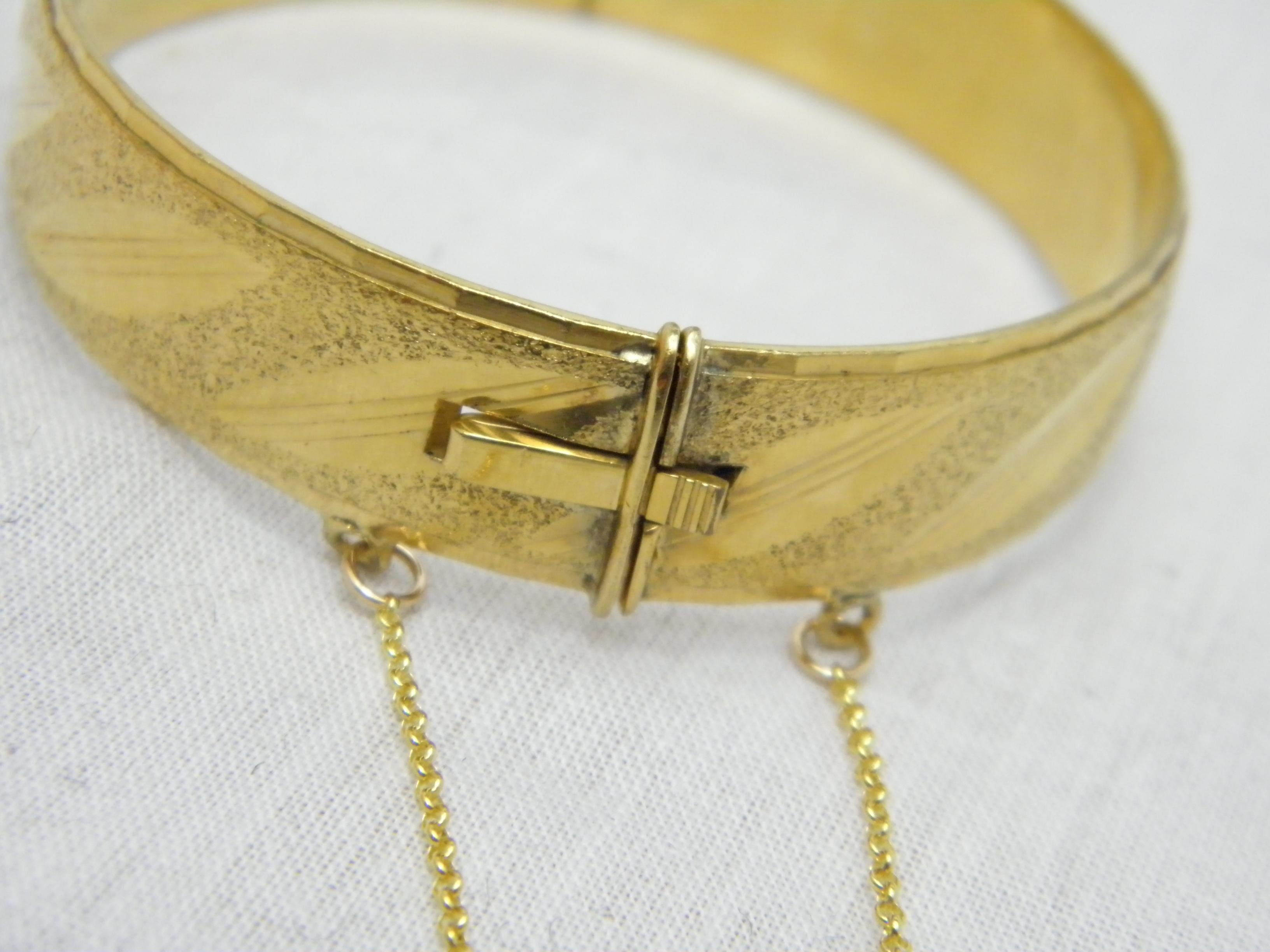 Contemporary Vintage 9ct Gold 'Rolled' Diamond Cut Cuff Hinged Bracelet Bangle 375 Purity For Sale