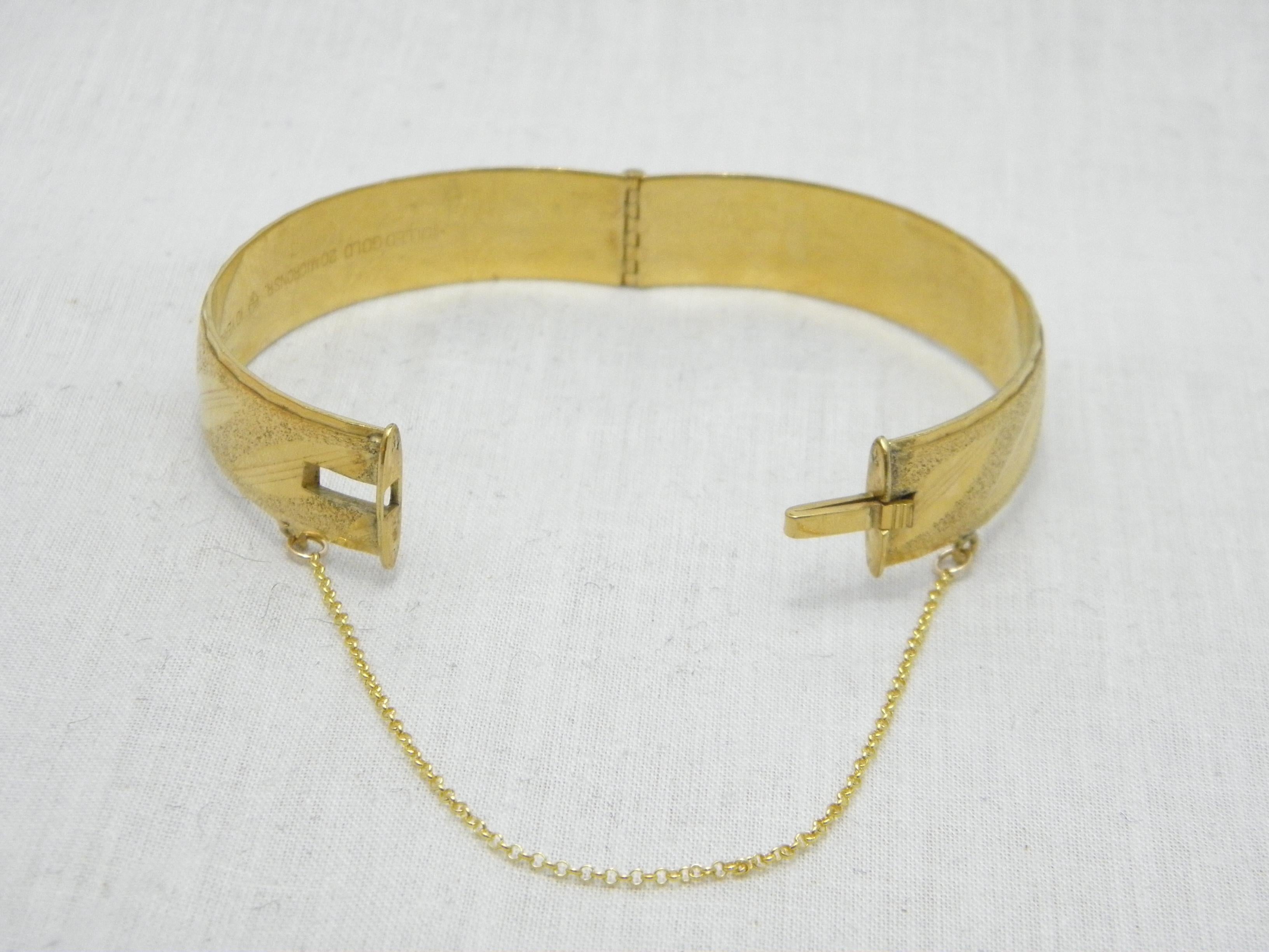 Vintage 9ct Gold 'Rolled' Diamond Cut Cuff Hinged Bracelet Bangle 375 Purity In Good Condition For Sale In Camelford, GB