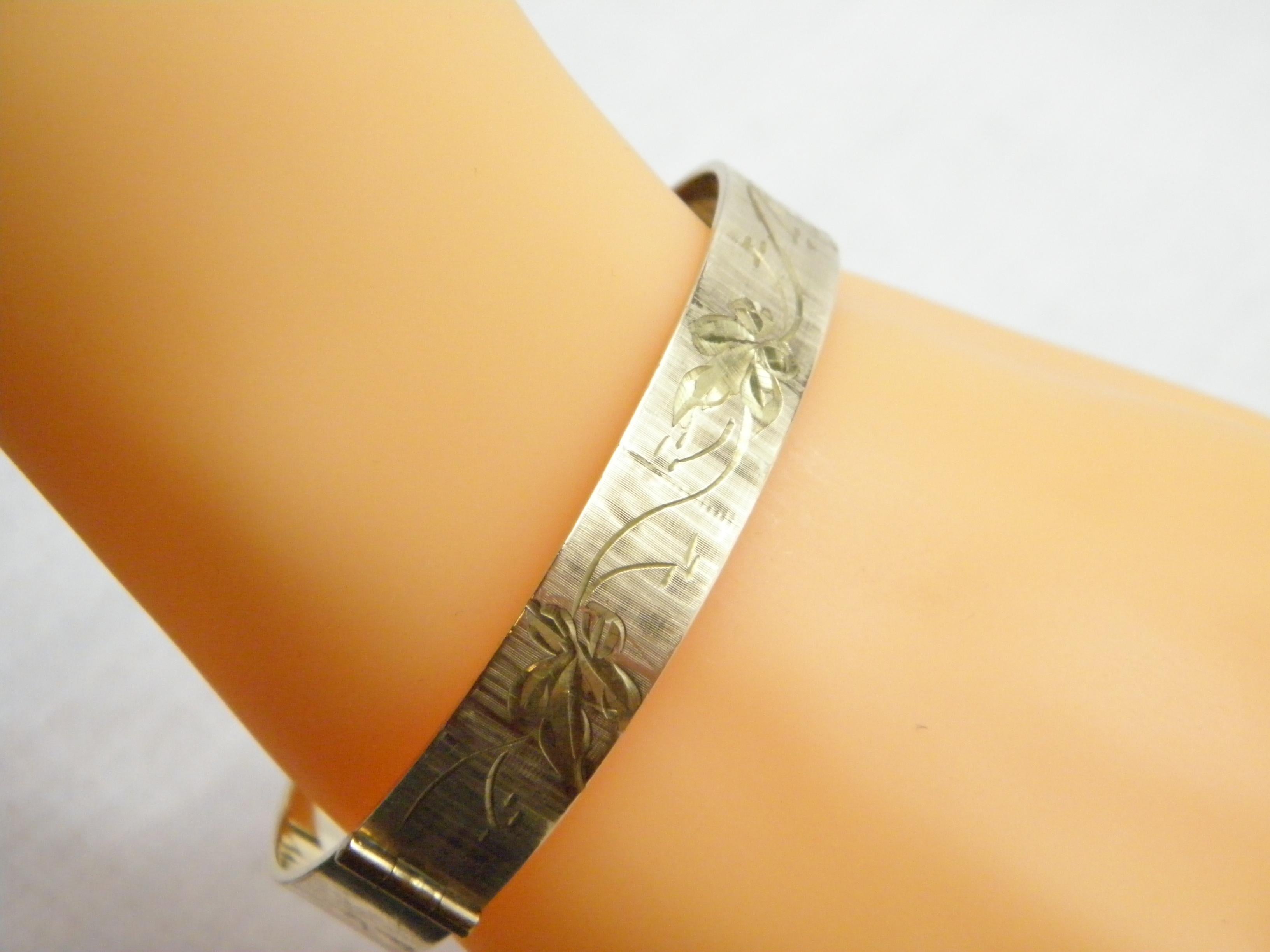 Armreif mit Scharnier, 9 Karat Gold 'Rolled' mit Blumengravur, Reinheit 375 im Angebot 6