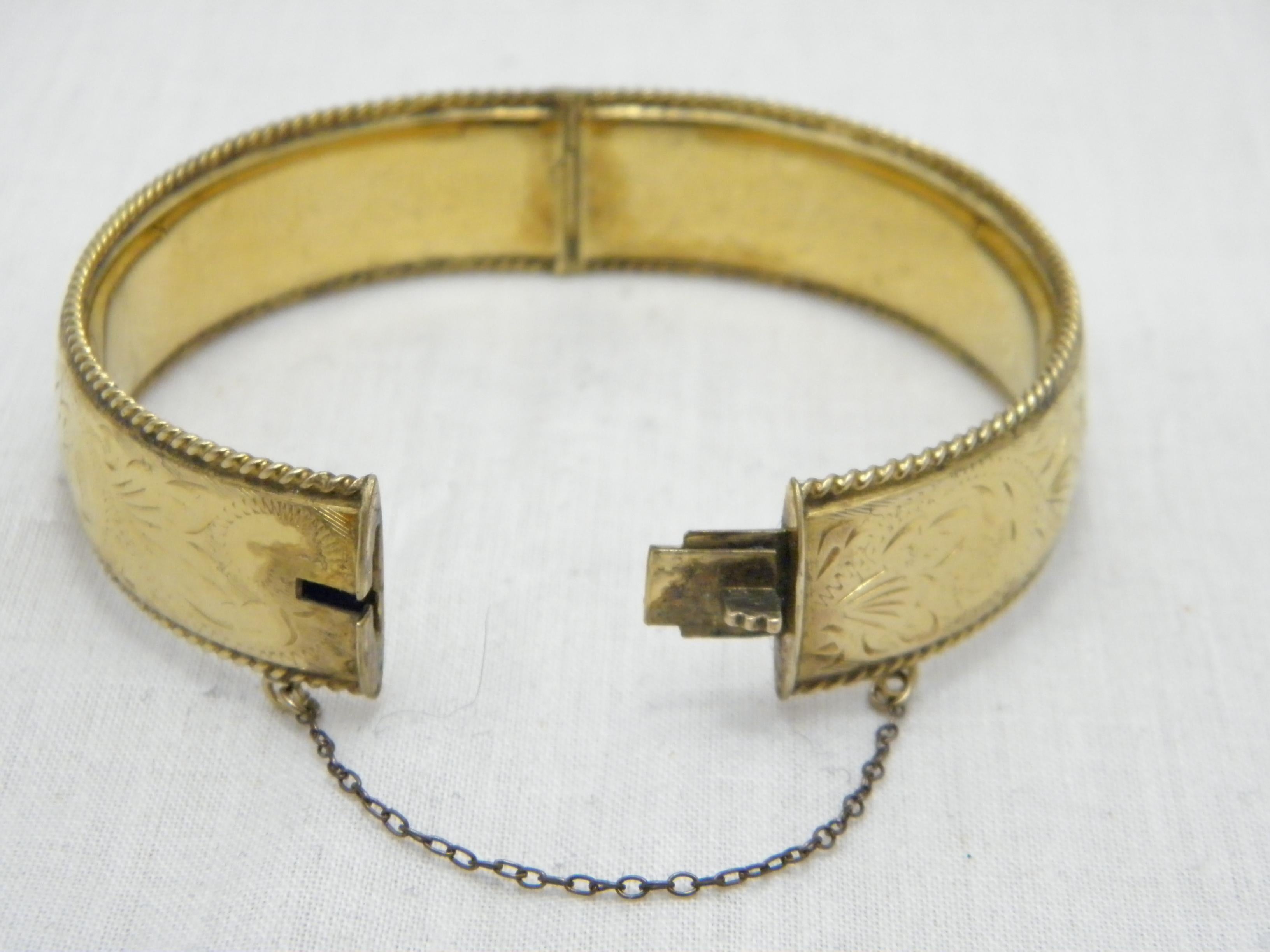 Vintage 9ct Gold 'Rolled' Floral Engraved Cuff Hinged Bracelet Bangle 375 Purity In Good Condition For Sale In Camelford, GB