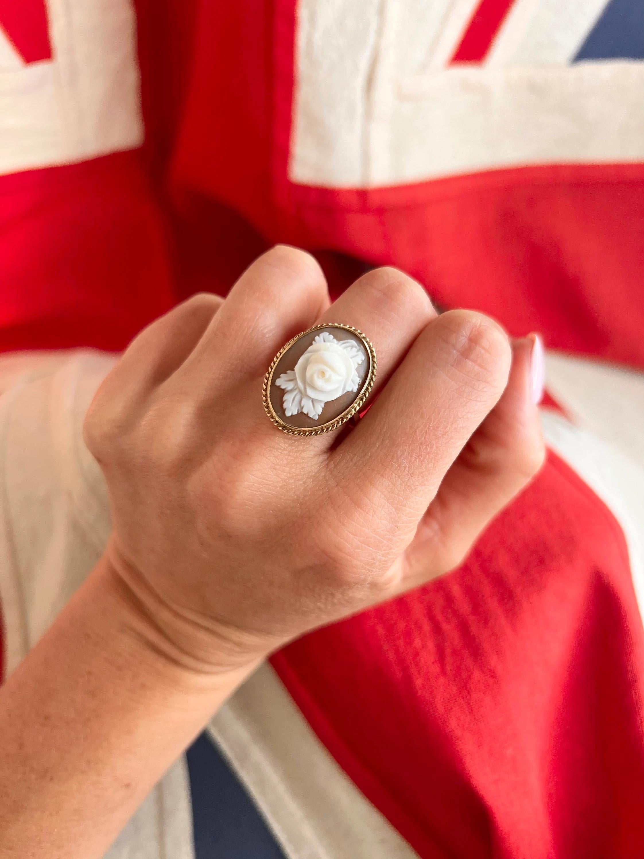Vintage Shell Cameo Ring

9ct Gold 

Hallmarked Birmingham 1977

Beautiful, Vintage Shell Cameo Ring. Set with a Lovey Carved Centre Rose. Beautifully Framed with a Gold Rope Effect Border. 

Dated 1977- The Silver Jubilee Year of Elizabeth II. This