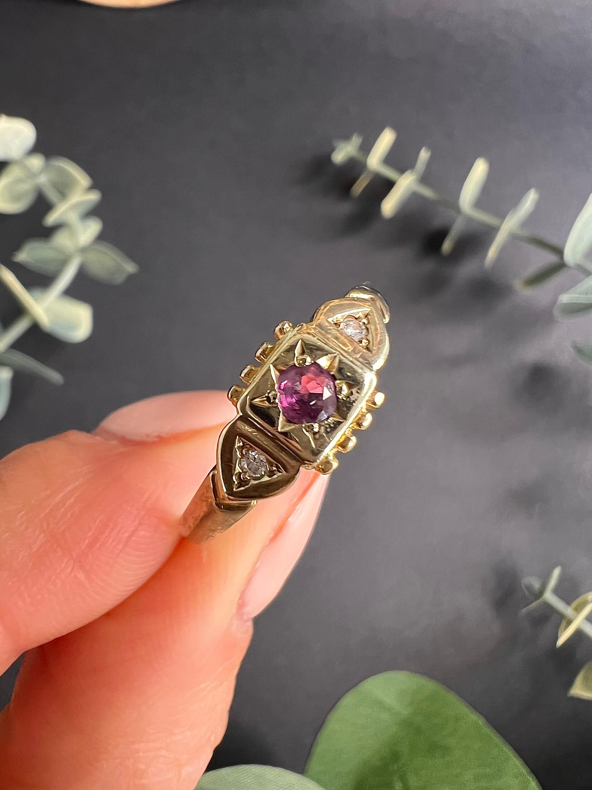 Vintage Ruby Ring 

9ct Gold 

Hallmarked Birmingham 1995

Beautiful Vintage Ring, with Star Set Centre Ruby, Diamond Shoulders & Pretty Carved Detailing. 

UK Size P 

US Size 7 3/4 

Can be resized using our resizing service,
please contact us for