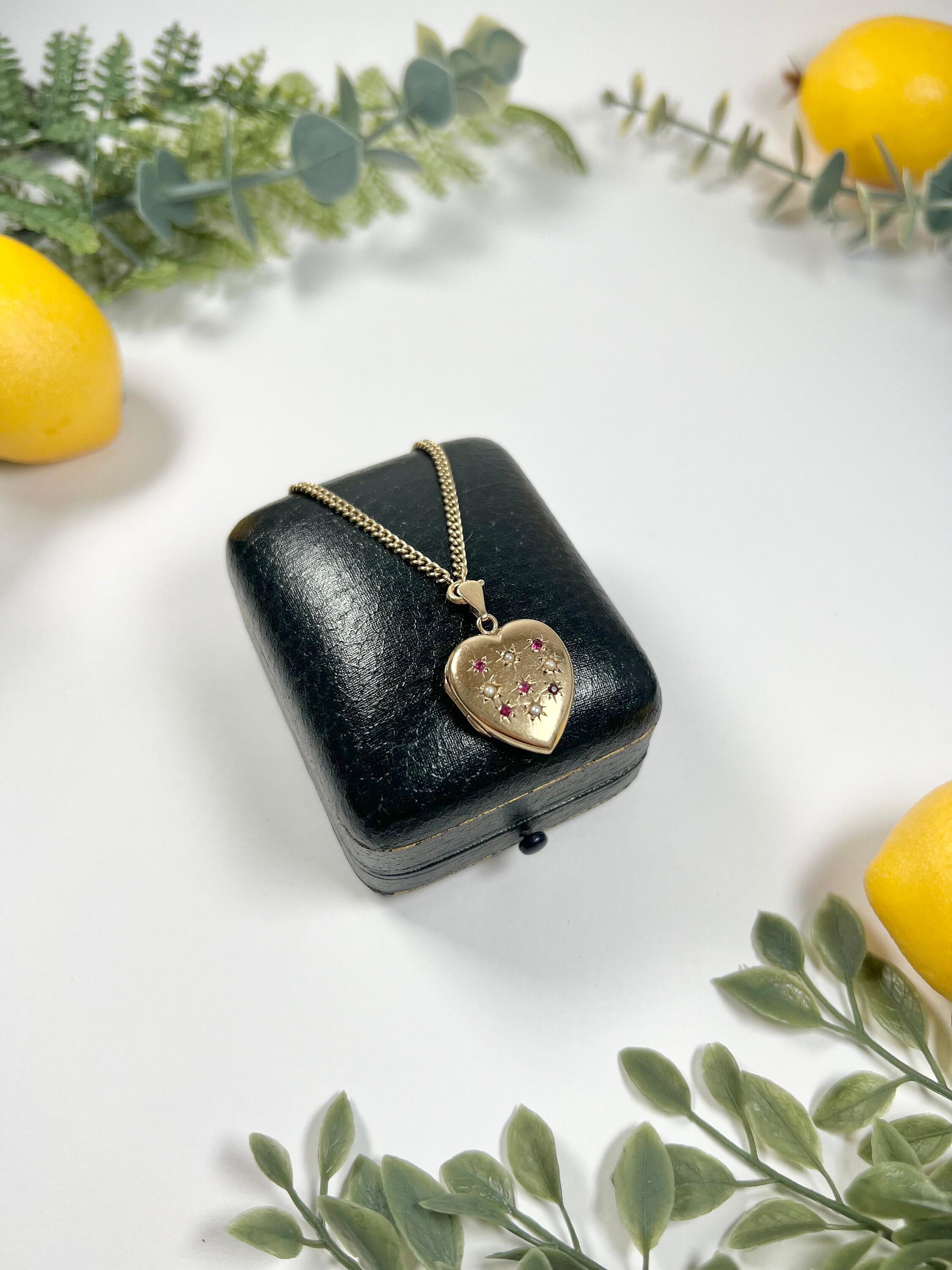 Médaillon vintage en or 9ct avec rubis et perles en vente 5