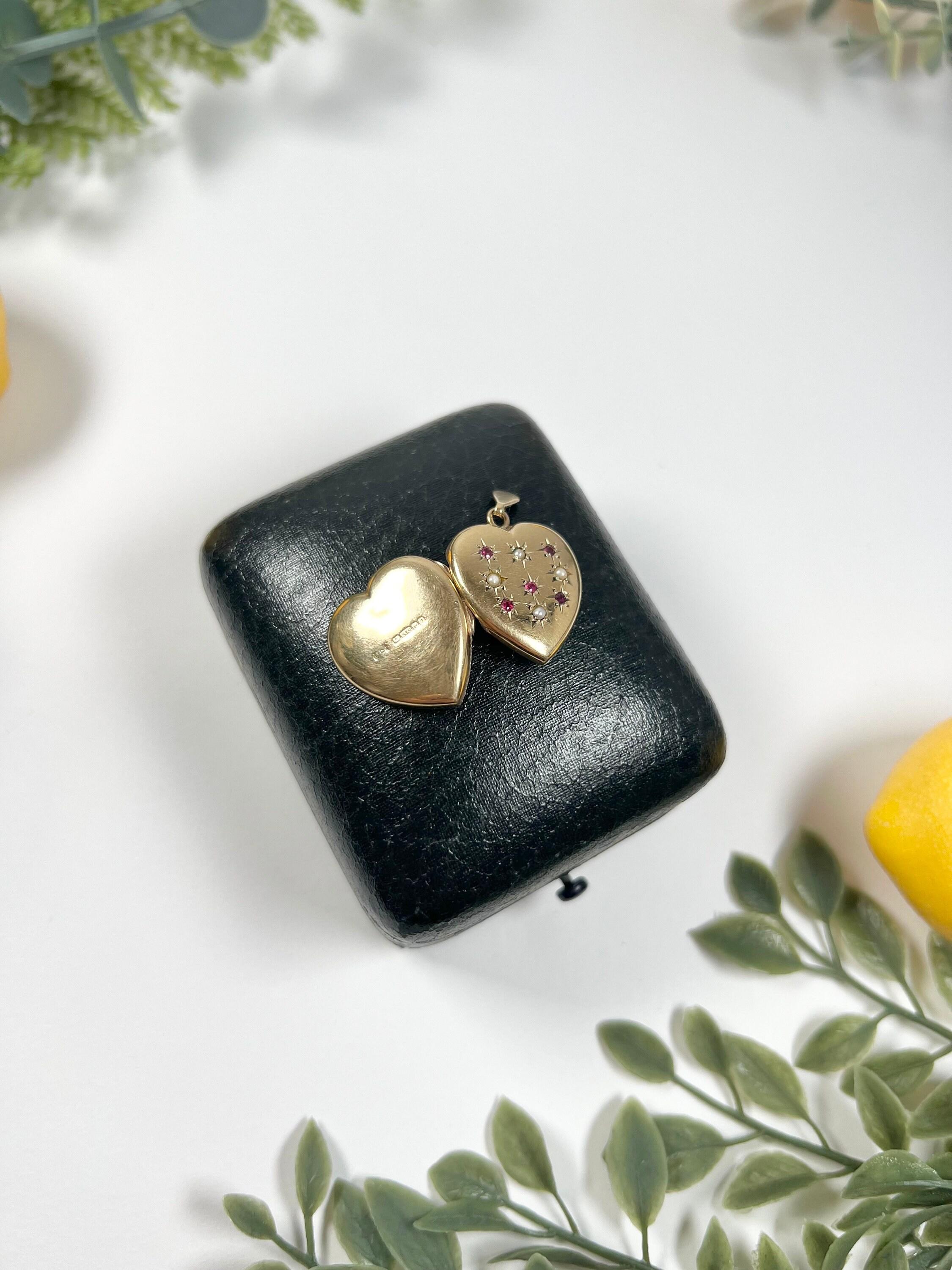Taille ronde Médaillon vintage en or 9ct avec rubis et perles en vente