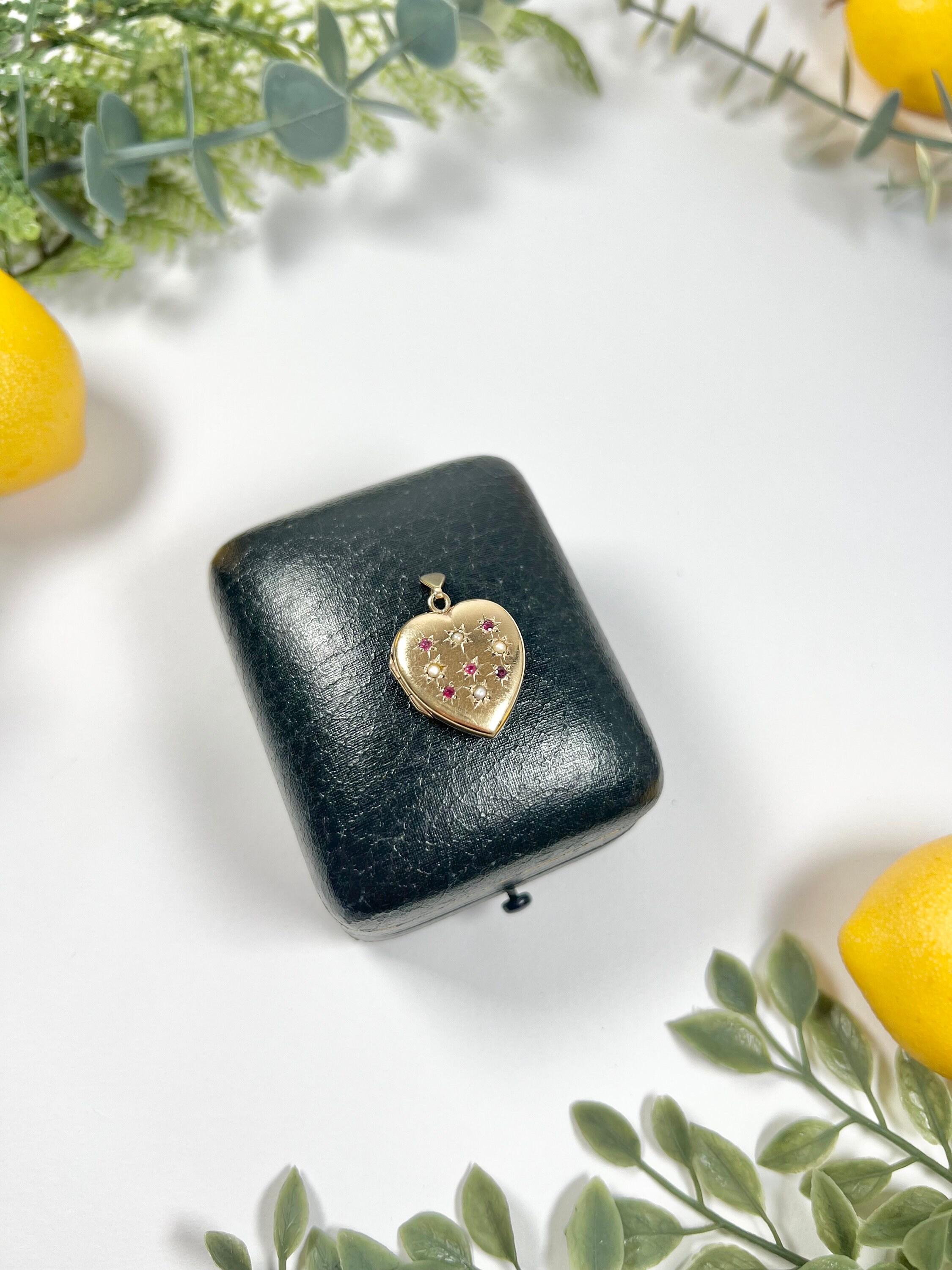 Médaillon vintage en or 9ct avec rubis et perles en vente 2