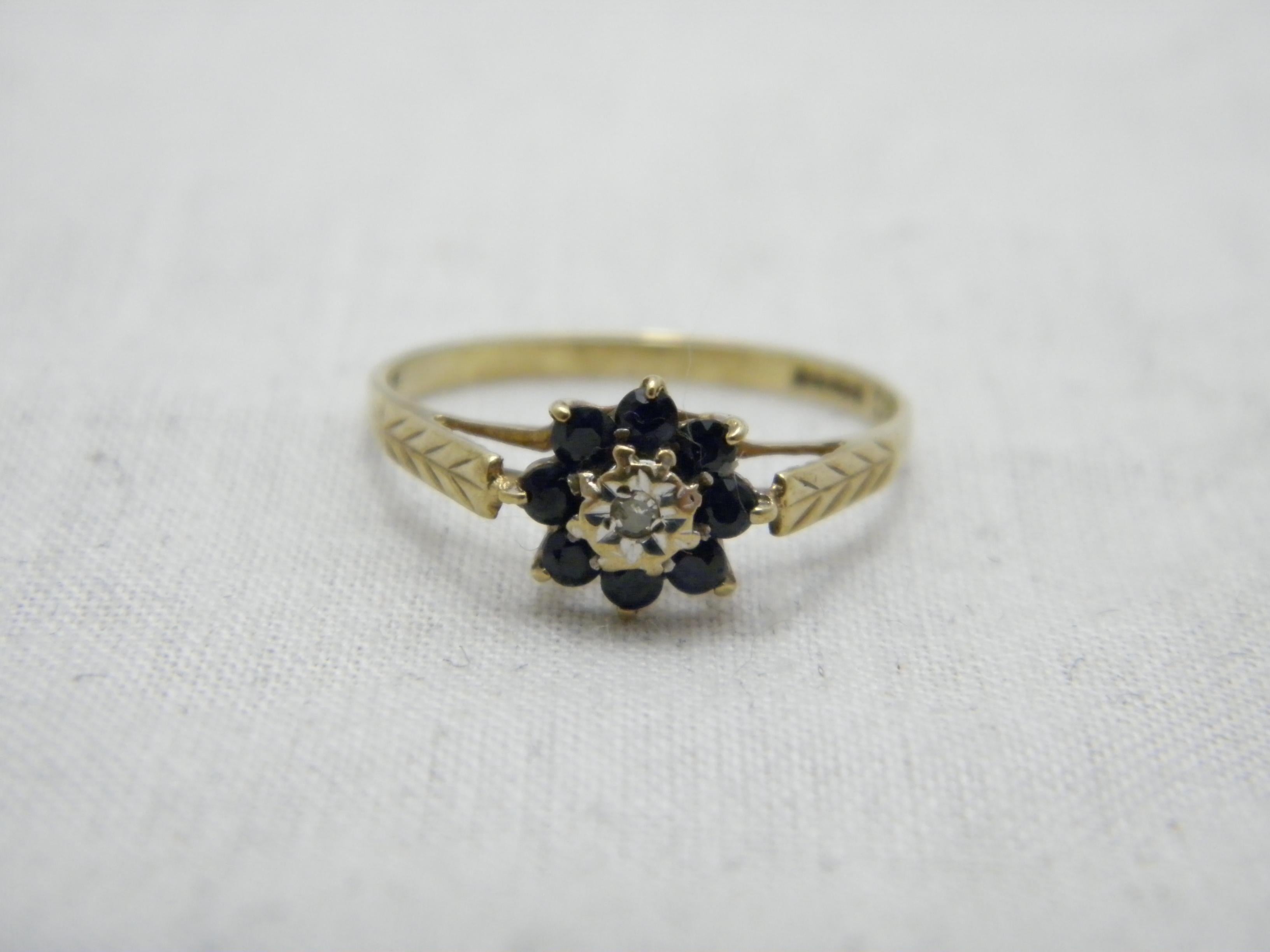 Vintage 9 Karat Gold Saphir Diamant Cluster-Ring 375 Reinheit (Art déco)