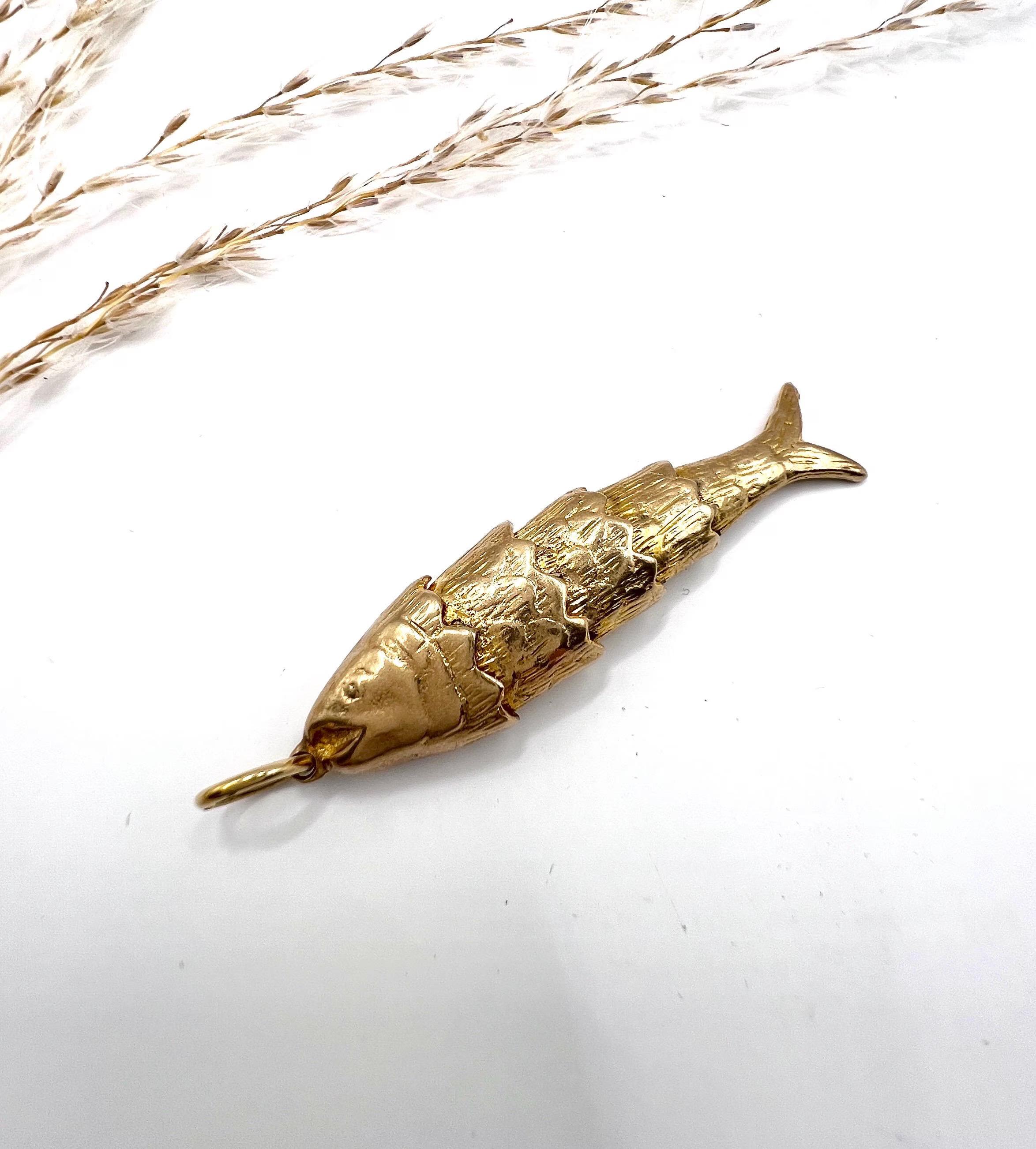 Vintage 9ct Gold gestempelt, 1970er Jahre artikuliert Lucky Fish Anhänger Charme für Damen oder Herren im Angebot