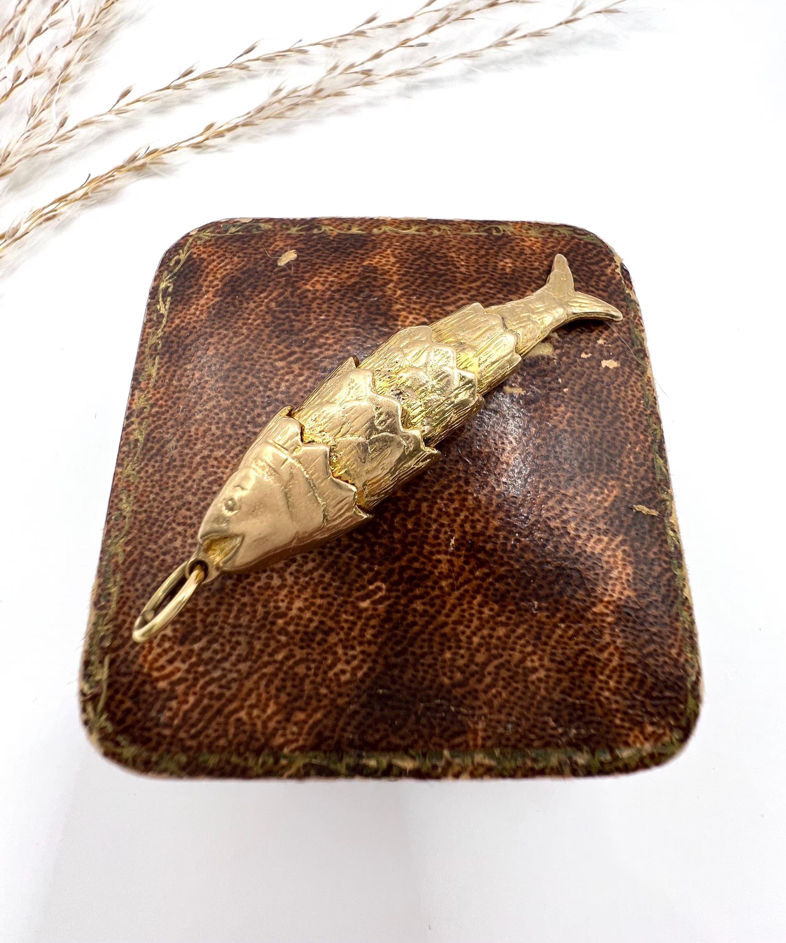 Vintage 9ct Gold gestempelt, 1970er Jahre artikuliert Lucky Fish Anhänger Charme im Angebot 5