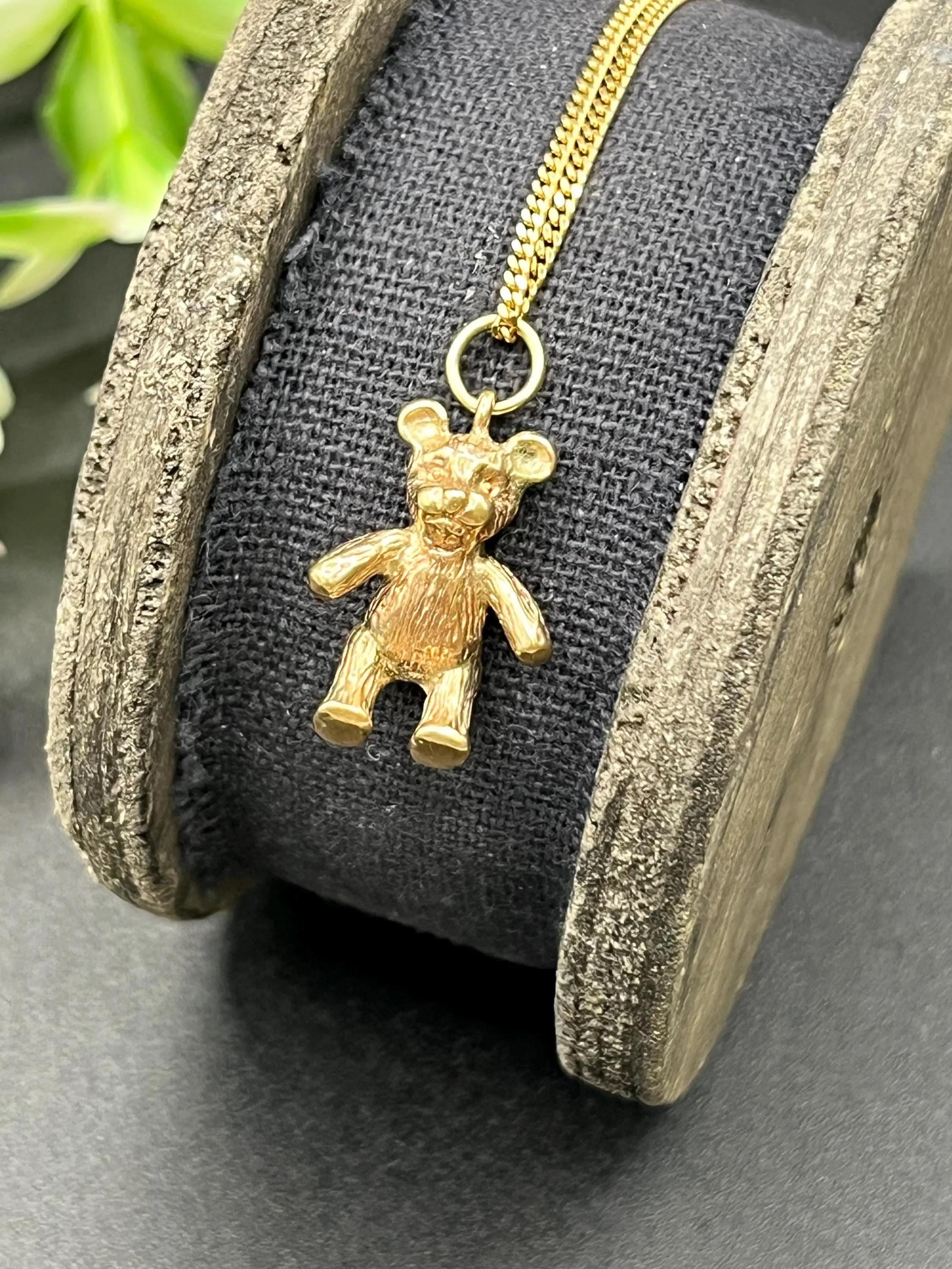 Vintage 9ct Gold Stamped, Circa 1970s Teddy Bear Pendant Charm For Sale 6