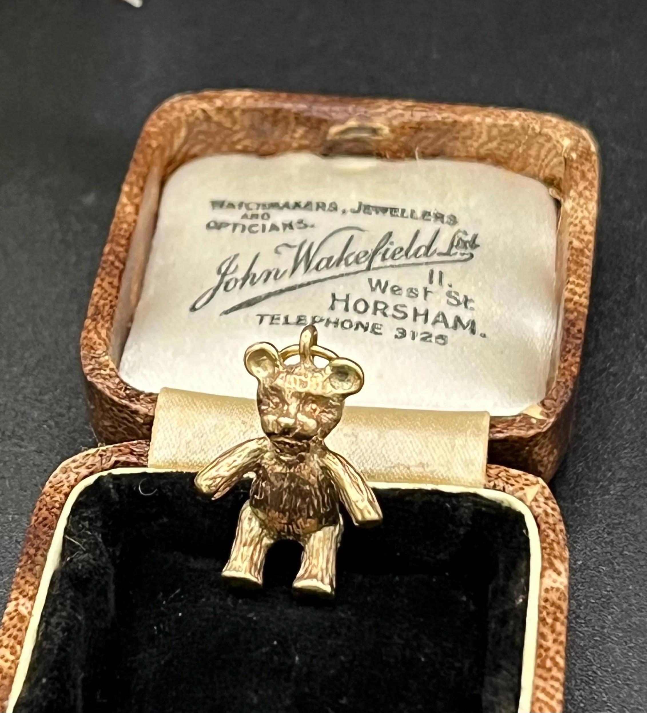 Vintage Teddy Bear Pendant / Charm

Hallmarked 9ct Gold 

Circa 1970s

* The chain is sold separately. 

Introducing a charming vintage 9ct gold teddy bear pendant charm.

This adorable little bear features 9ct hallmark on the back, showcasing its
