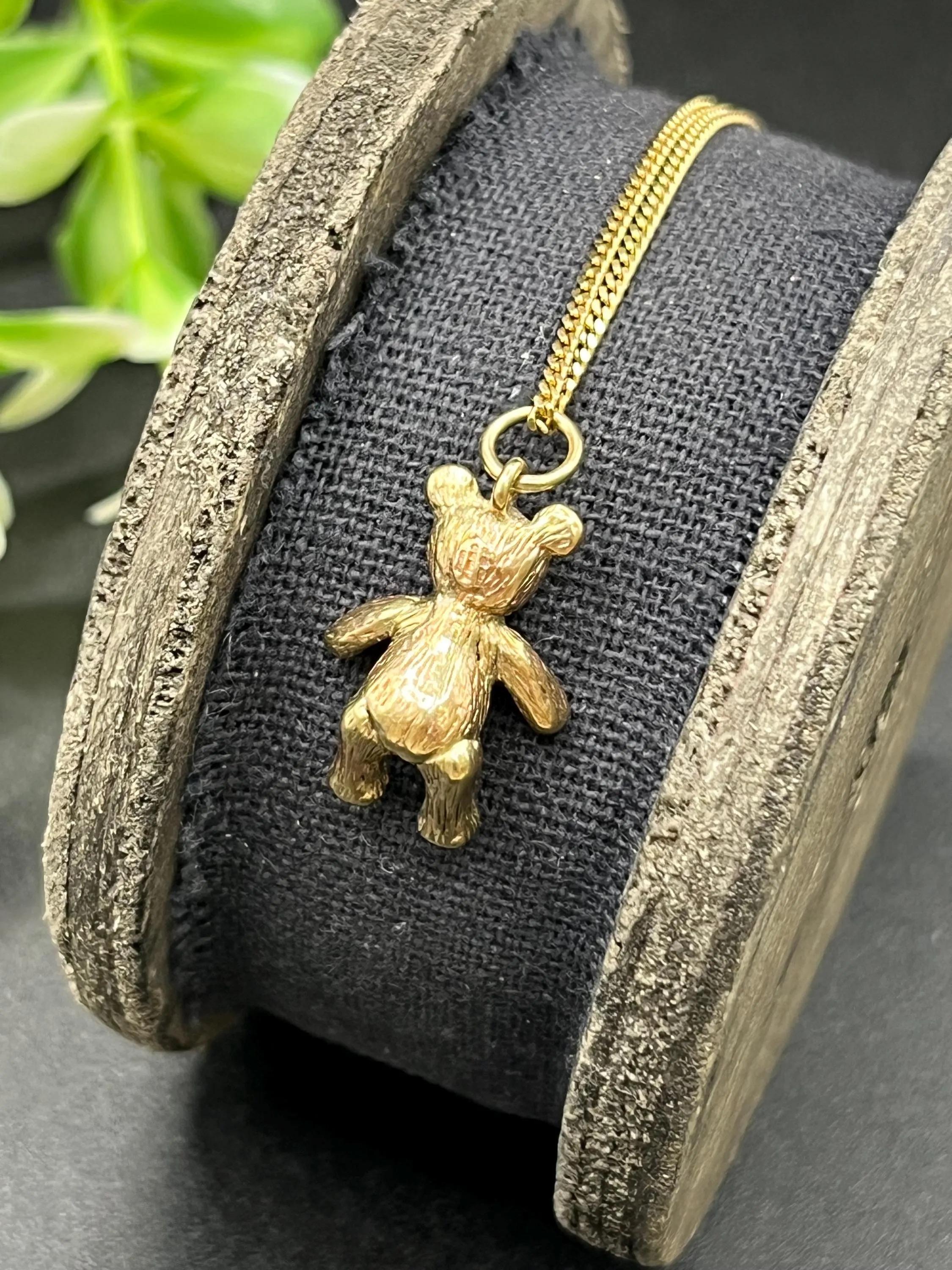 Vintage 9ct Gold Stamped, Circa 1970s Teddy Bear Pendant Charm For Sale 2