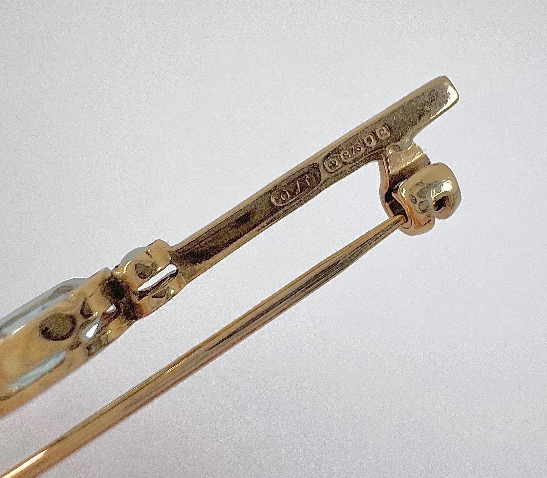 Oval Cut Vintage 9ct Gold Stamped, London Hallmarked 1990, Aquamarine & Pearl Bar Brooch For Sale
