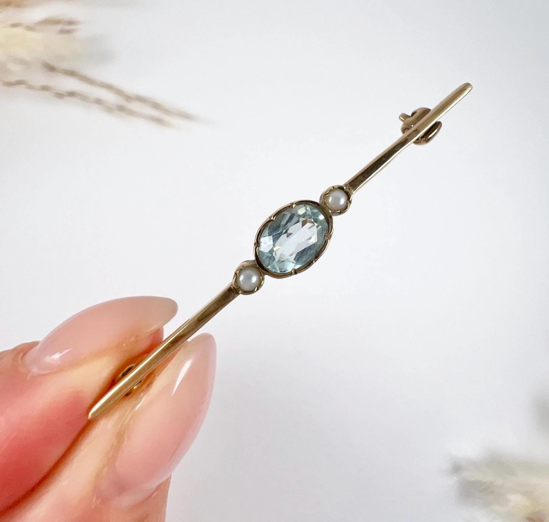 Vintage 9ct Gold Stamped, London Hallmarked 1990, Aquamarine & Pearl Bar Brooch For Sale 2