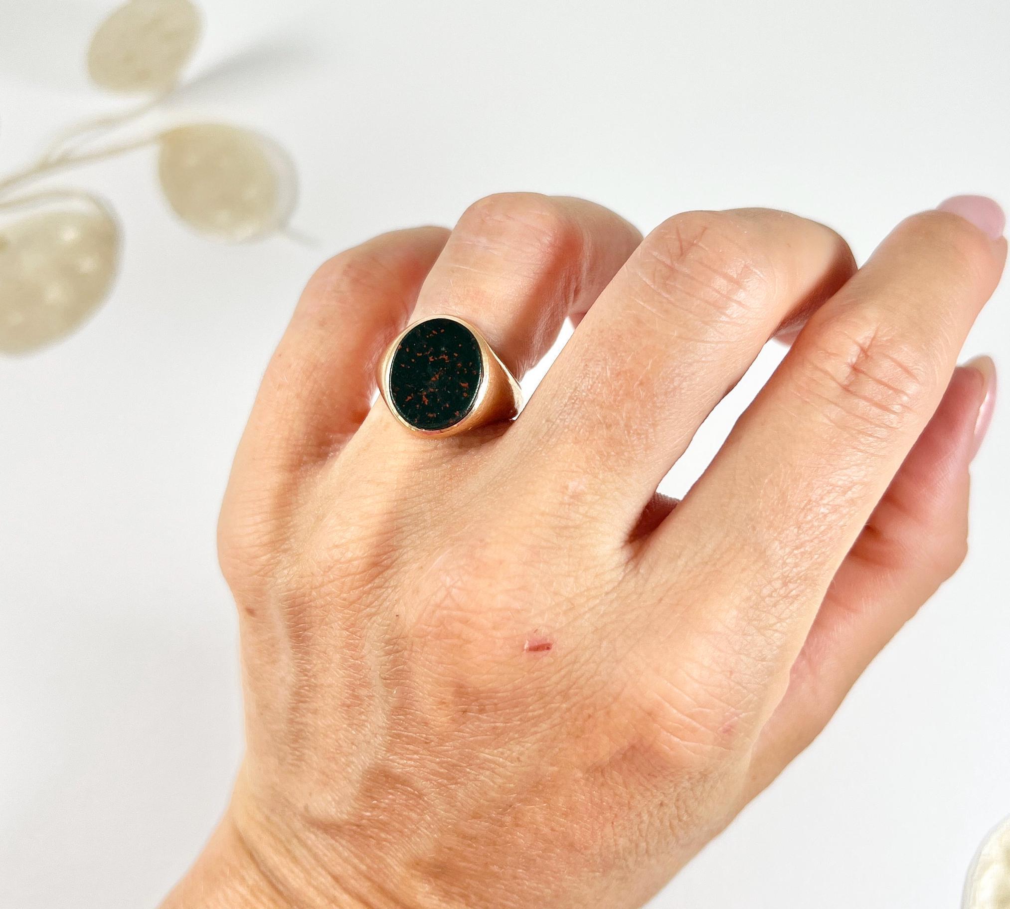 Women's or Men's Vintage 9ct Gold Stamped, Oval Bloodstone Signet Ring, Hallmarked London 1956