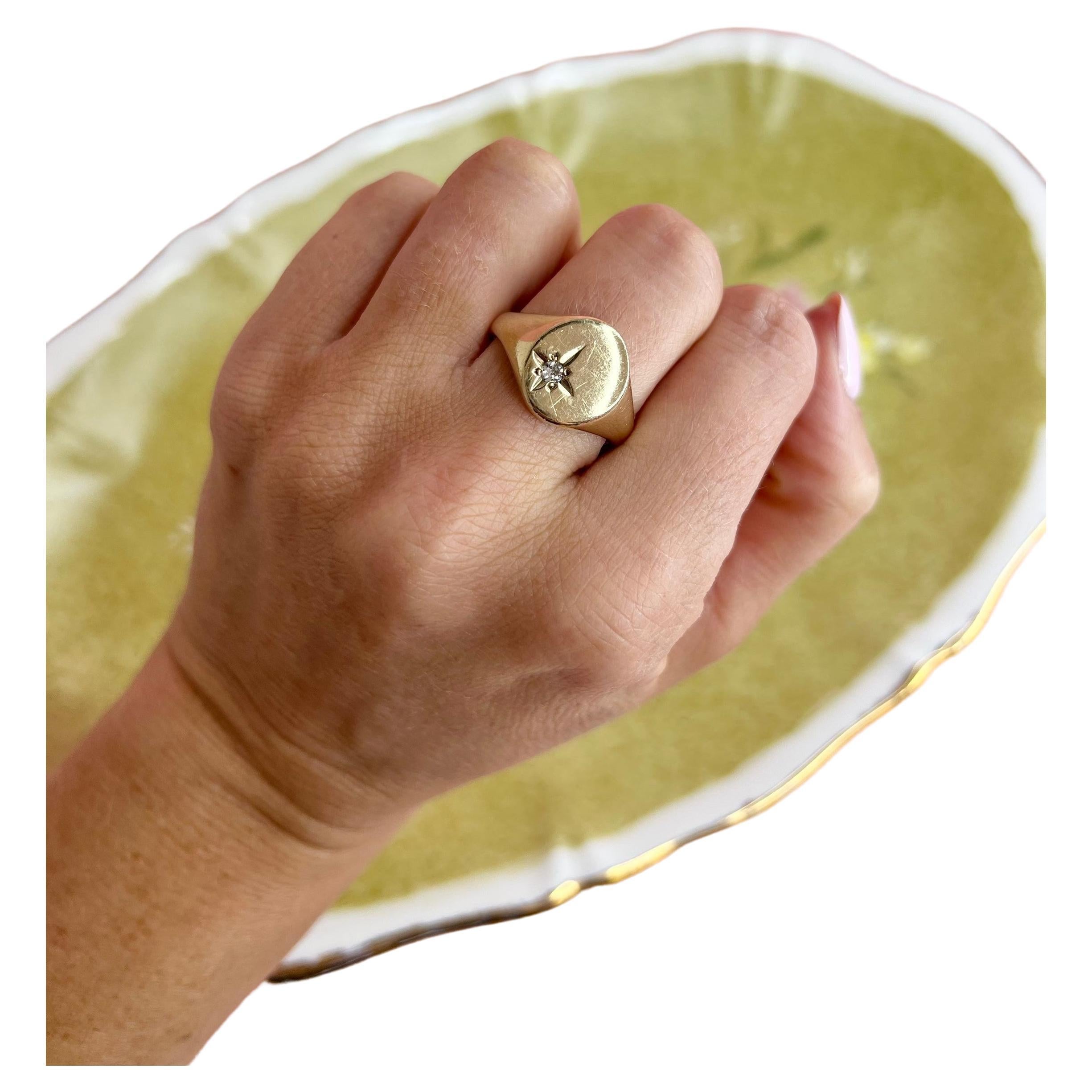 Signet ring goldmark top