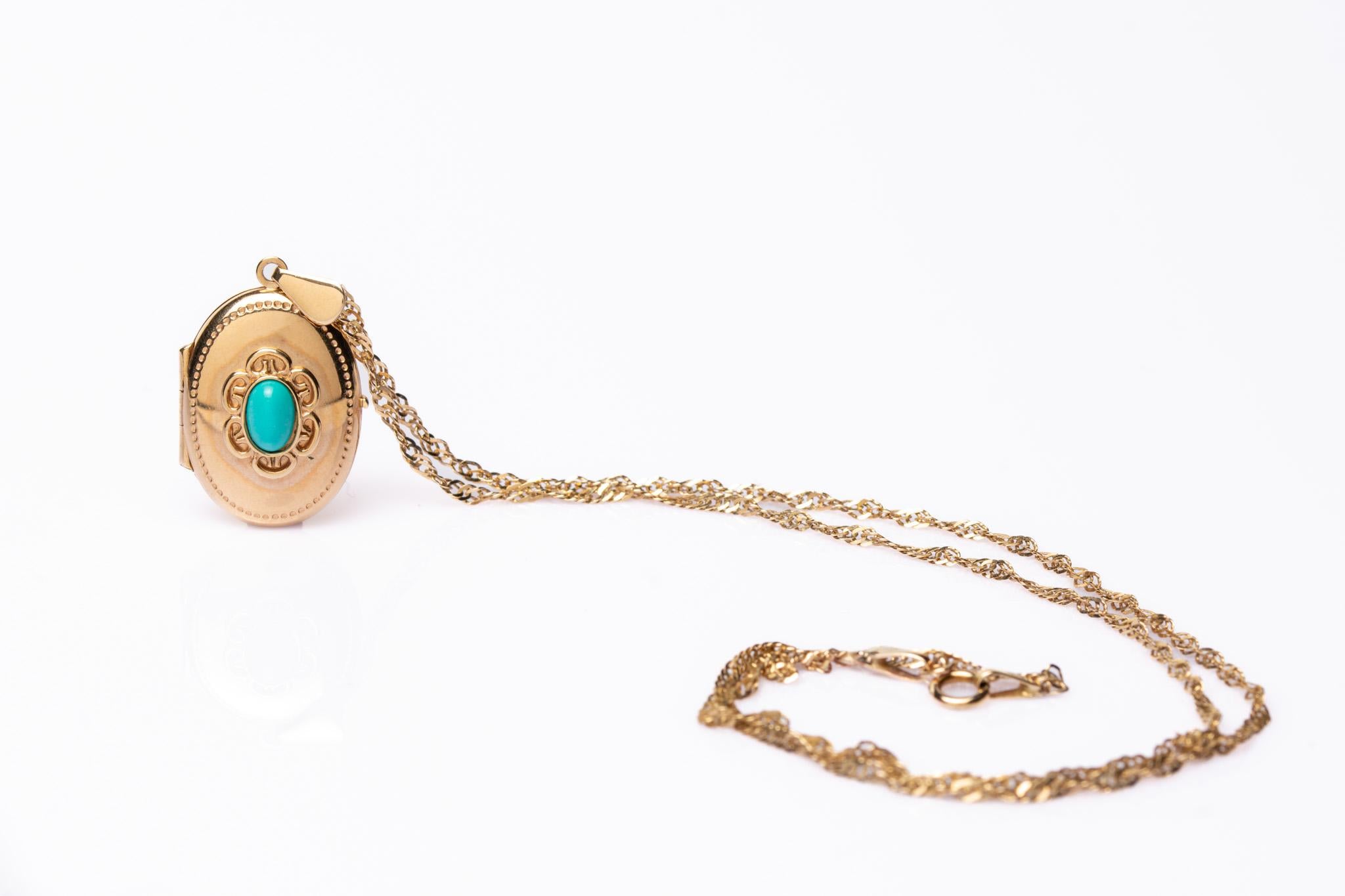 Vintage 9ct Gold Turquoise Locket Necklace With A Chain In Excellent Condition In Portland, England