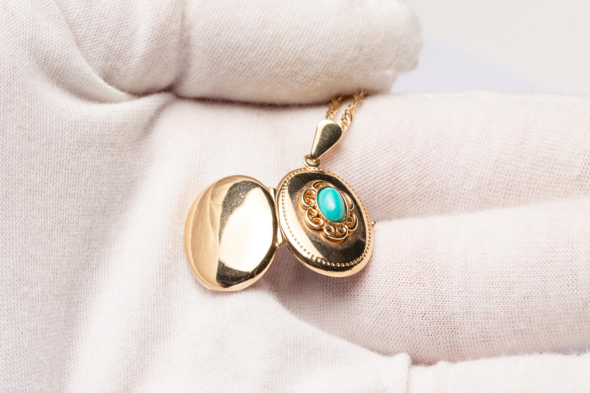 Vintage 9ct Gold Turquoise Locket Necklace With A Chain 3