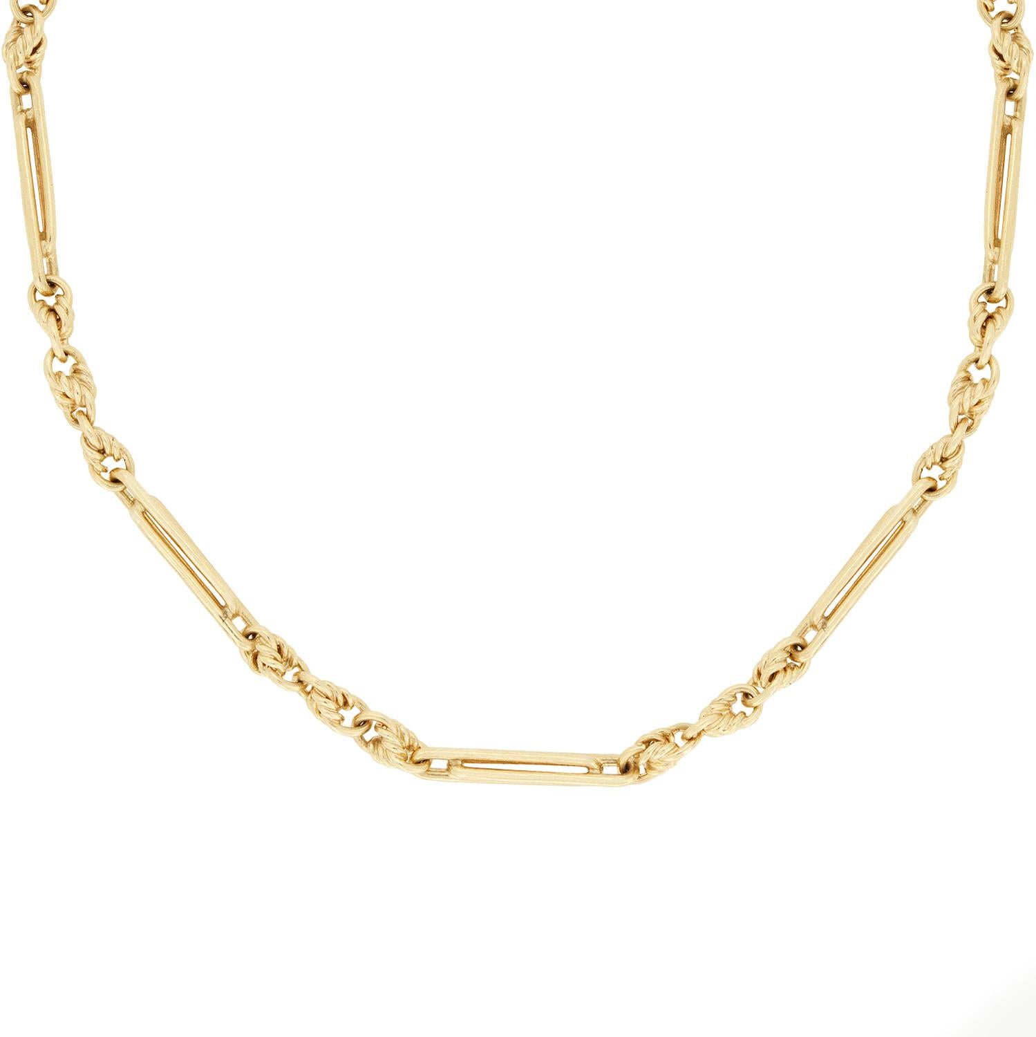 Vintage 9ct Gold Watch Chain, hallmarked 1976 In Good Condition For Sale In London, GB