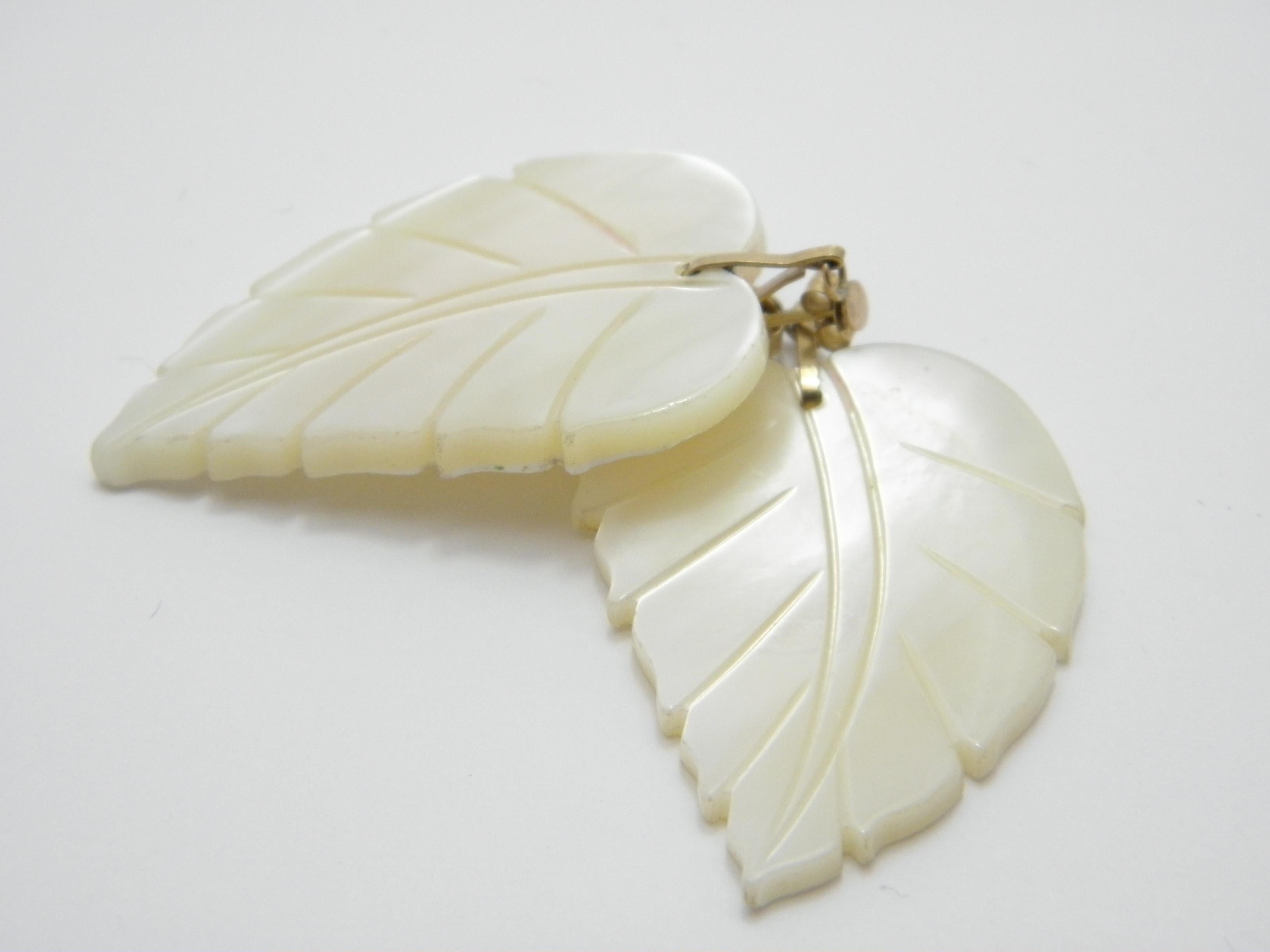 Vintage 9ct MOP Pearl Leaf Dangle Drop Earrings 375 Purity, Hand Carved Angel For Sale 2