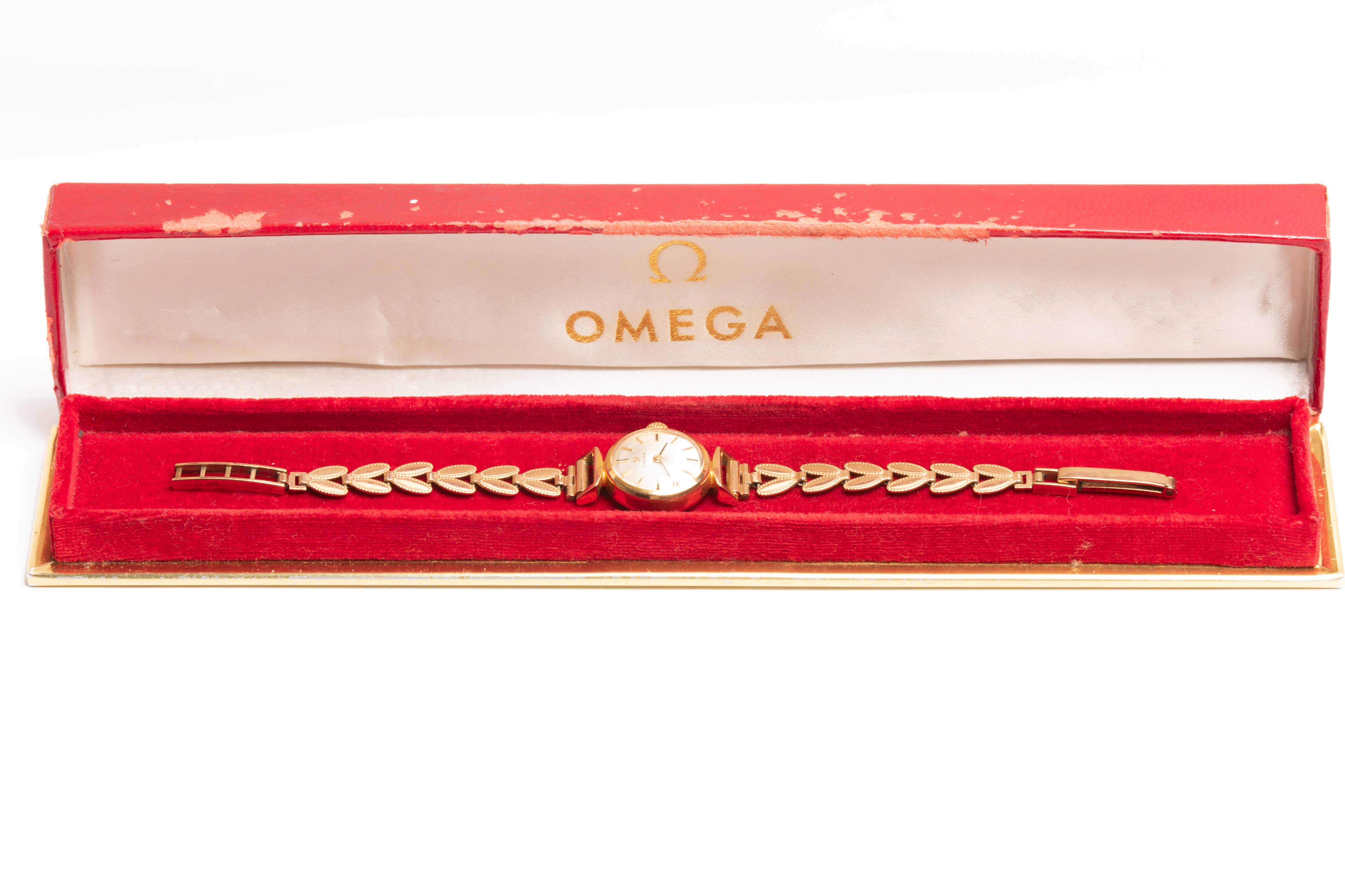 Vintage 9ct Omega Gold Bracelet Wristwatch In Good Condition For Sale In Portland, England