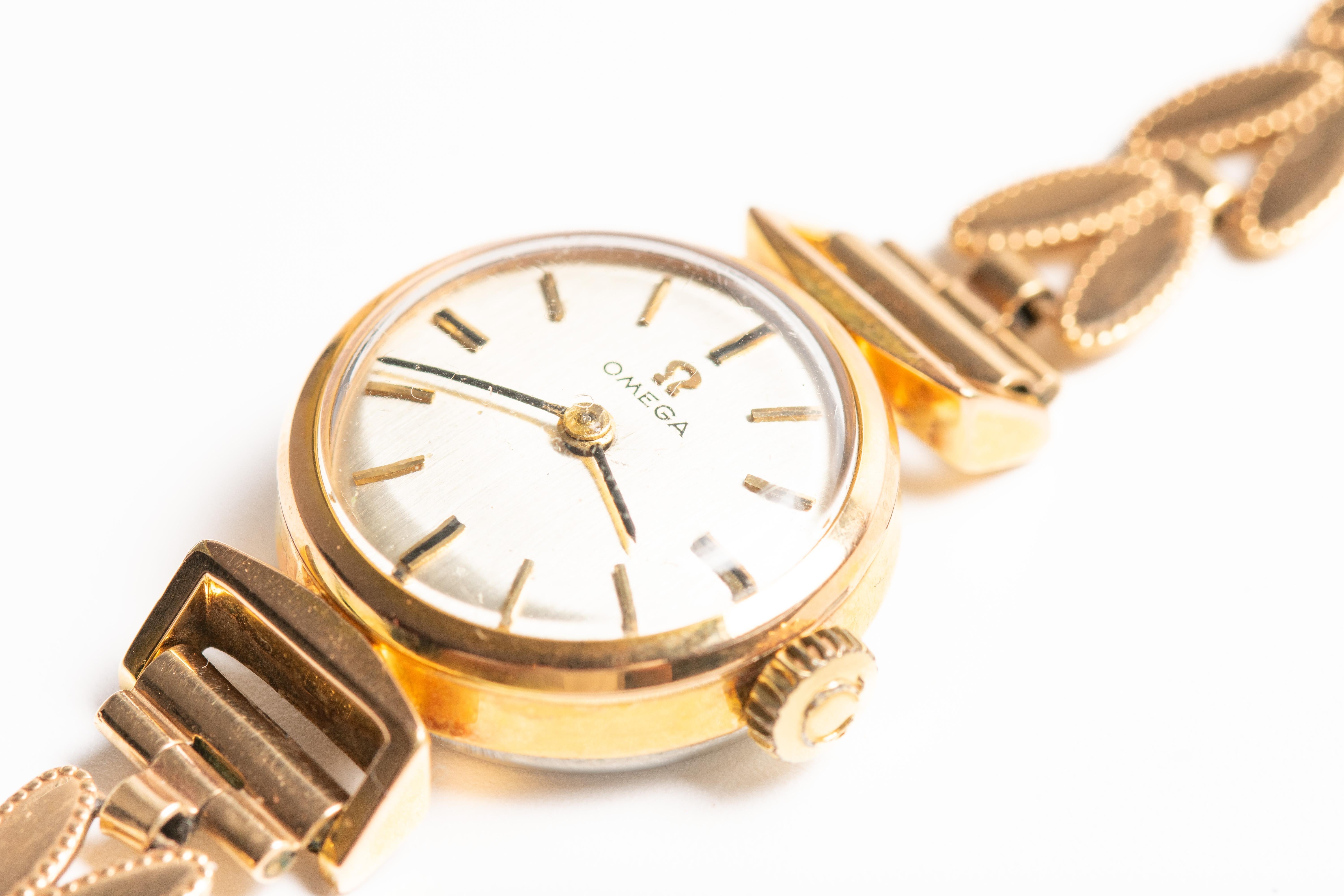 Vintage 9ct Omega Gold Bracelet Wristwatch For Sale 1