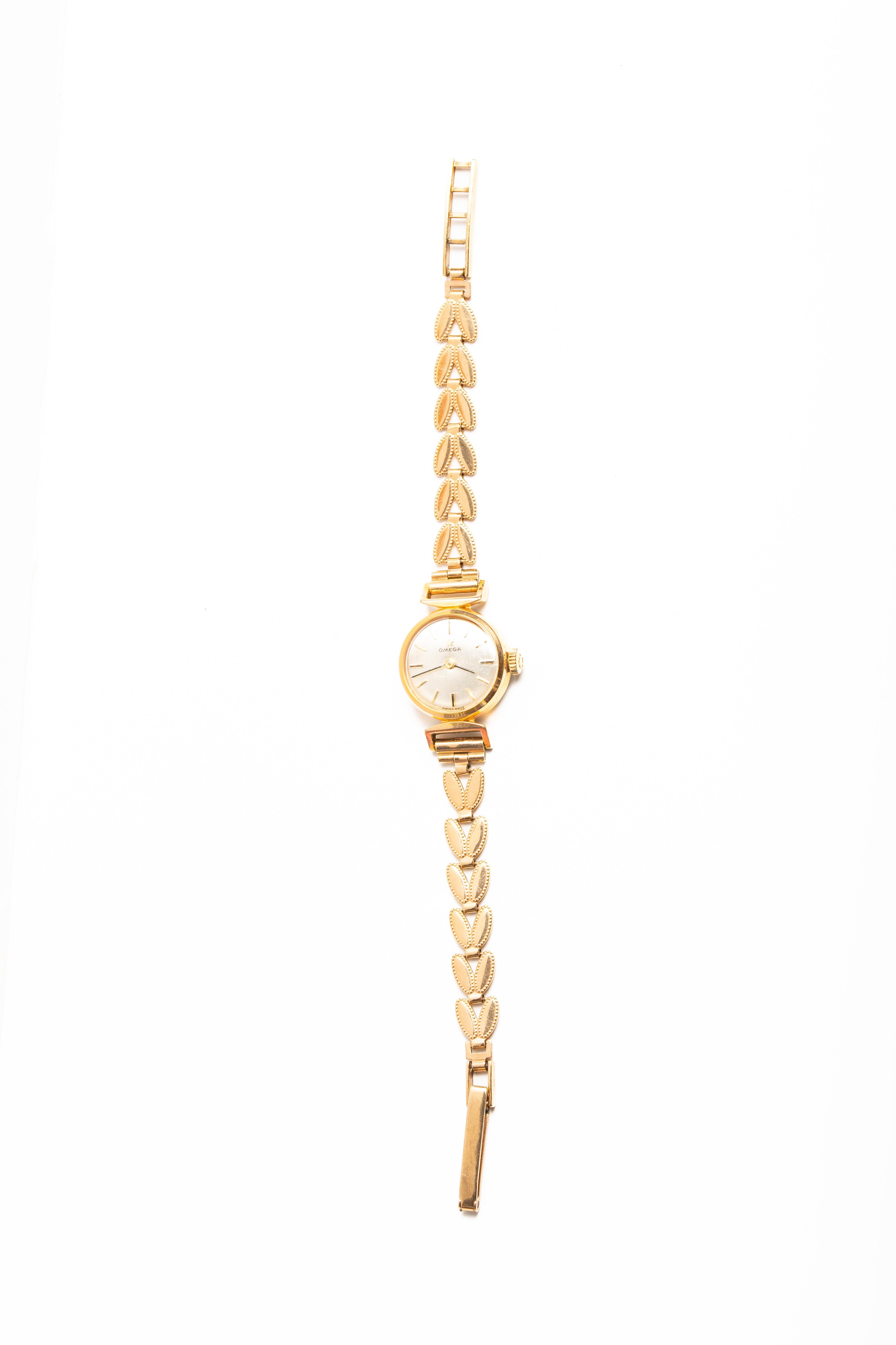 Vintage 9ct Omega Gold Bracelet Wristwatch For Sale 5