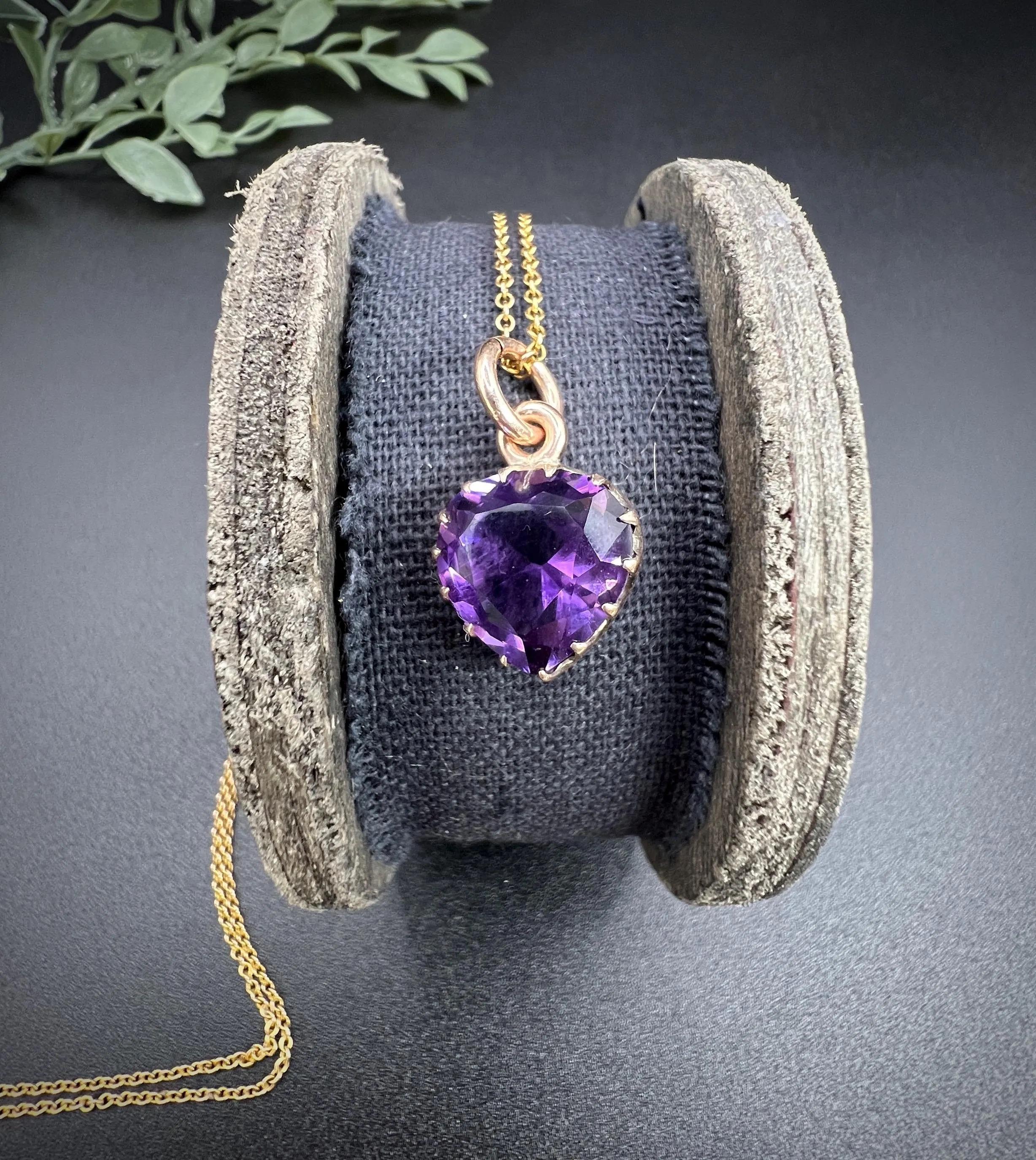 Vintage 9ct Rose Gold, 1930er Jahre Amethyst Herz geformt Anhänger Charme im Angebot 1