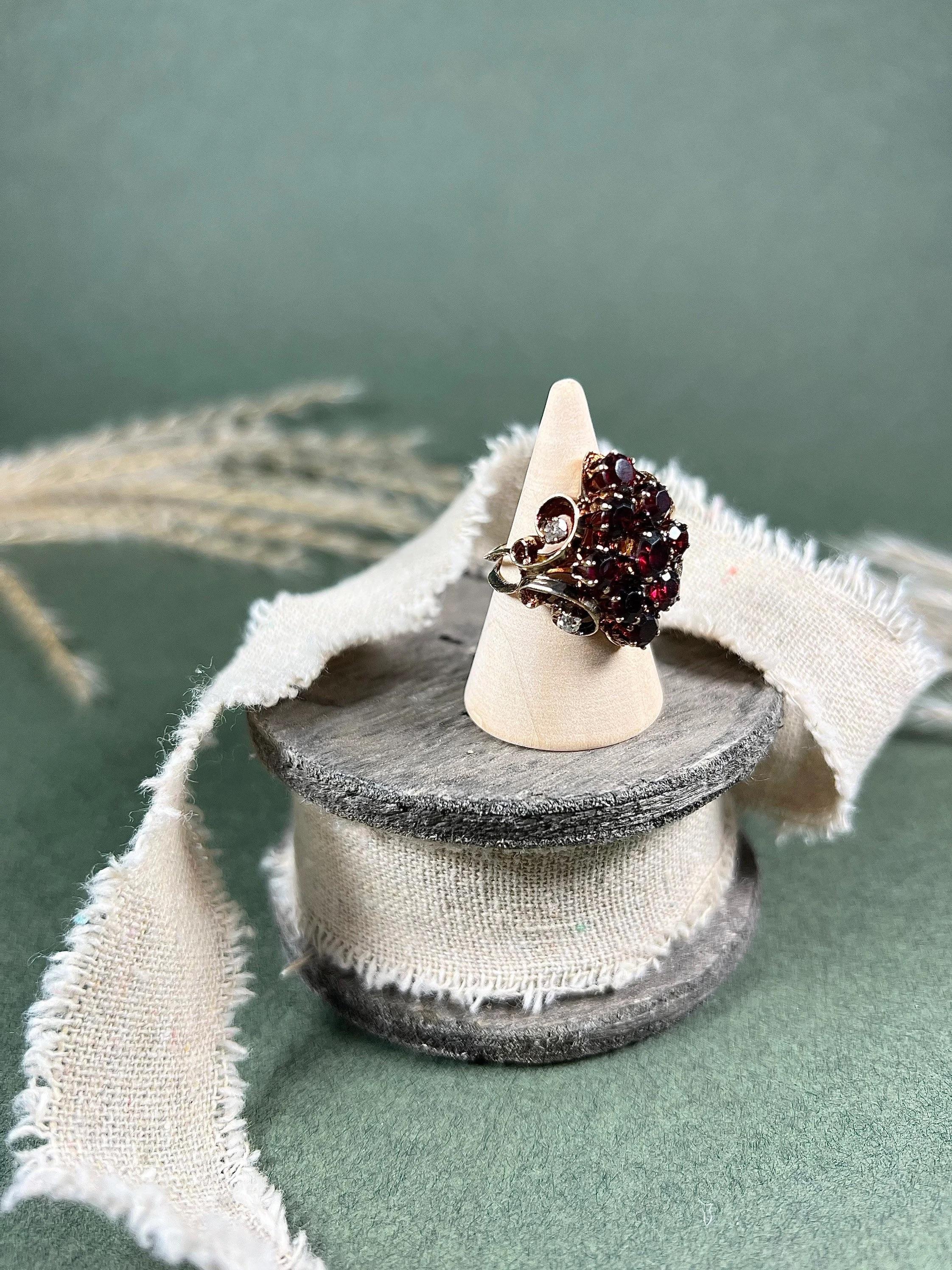 Vintage 9ct Rose Gold Garnet and Diamond Statement Ring For Sale 3