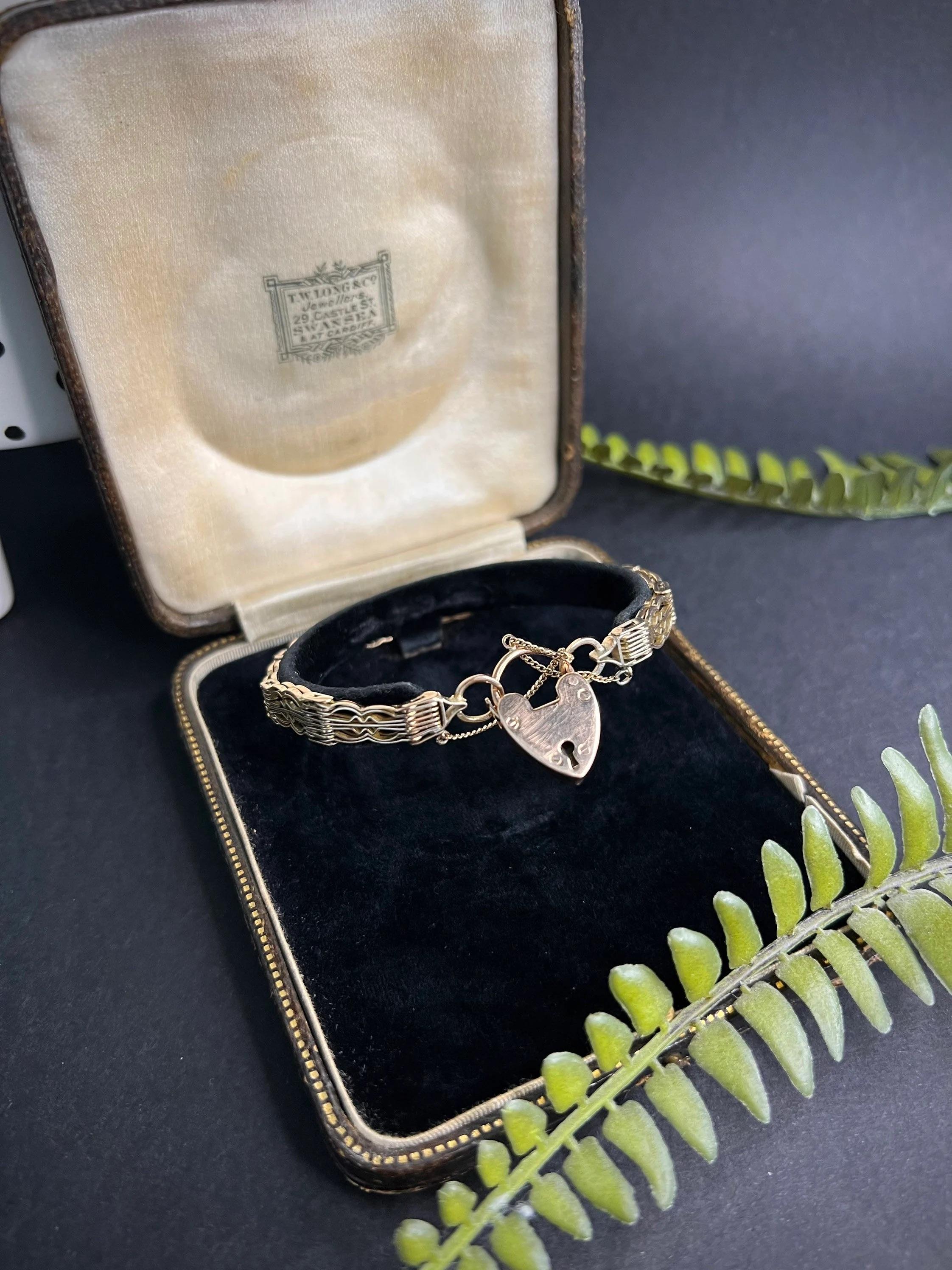 Women's or Men's Vintage 9ct Rose Gold Gate Bracelet with Heart Padlock For Sale