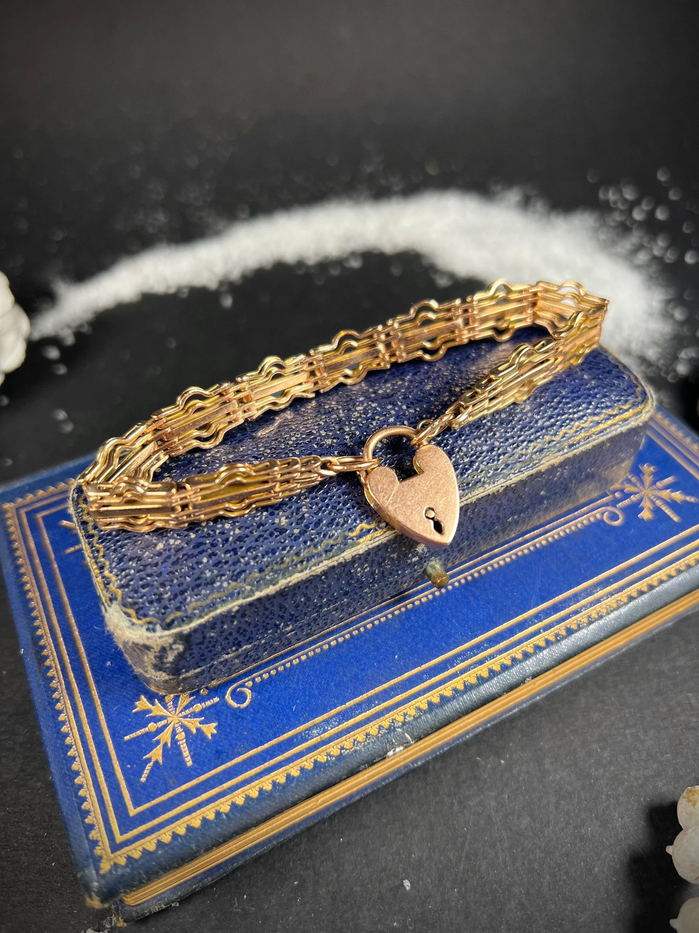 Vintage 9ct Rose Gold Gate Bracelet with Heart Padlock For Sale 1
