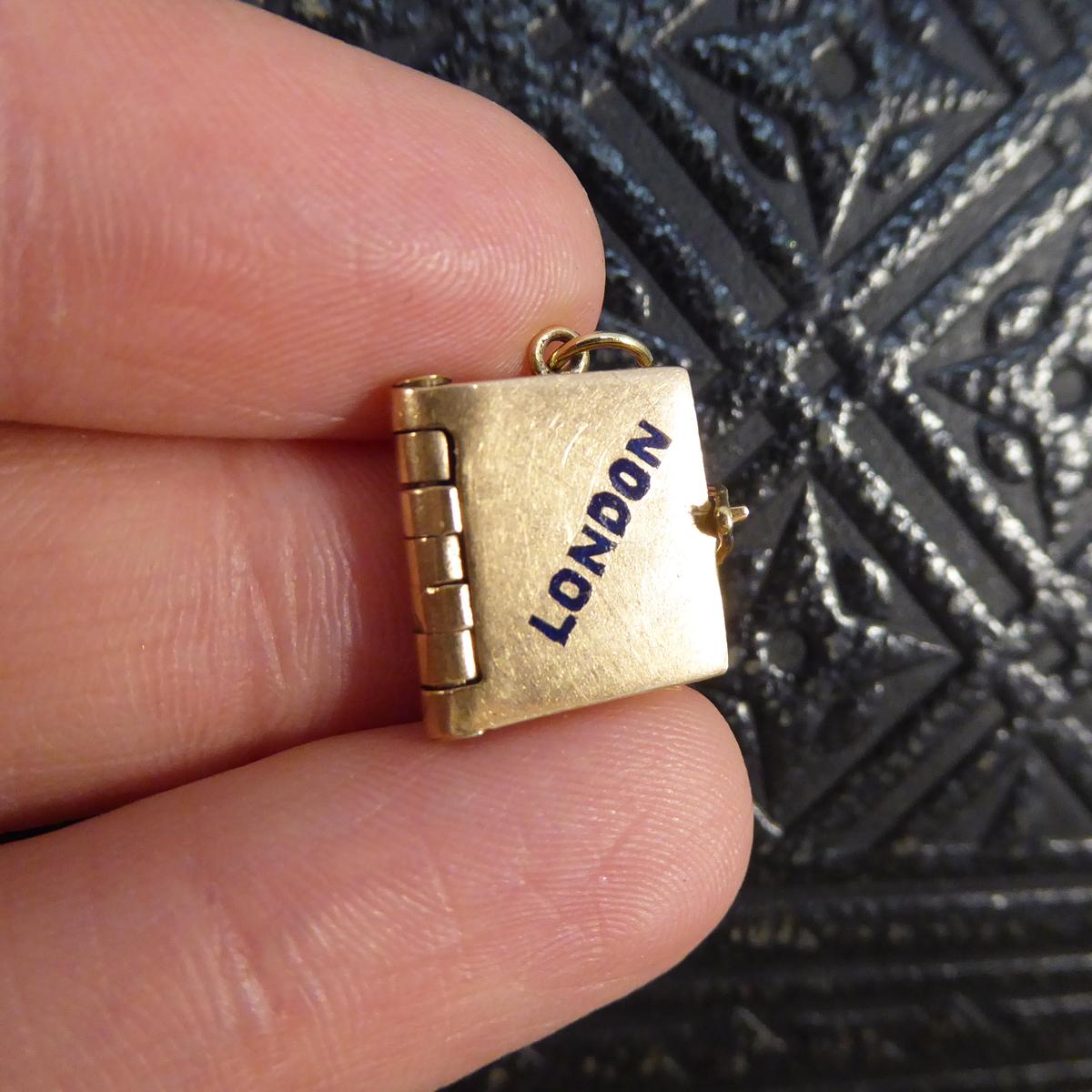 Vintage 9ct Rose Gold London Opening Guide Book Charm In Good Condition In Yorkshire, West Yorkshire