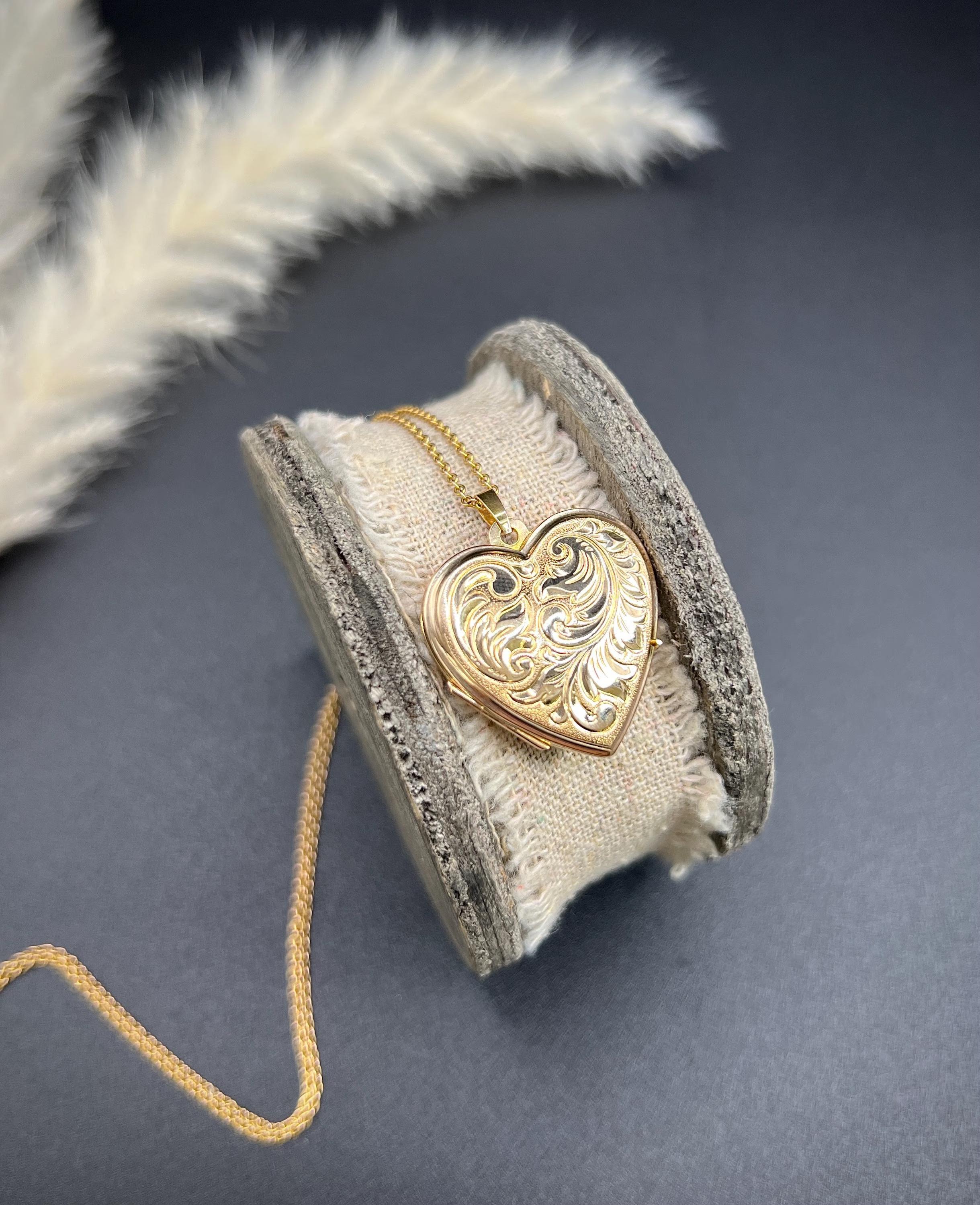 Women's or Men's Vintage 9ct Rose Gold, Paisley Engraved Heart Locket, Hallmarked Birmingham 1992 For Sale