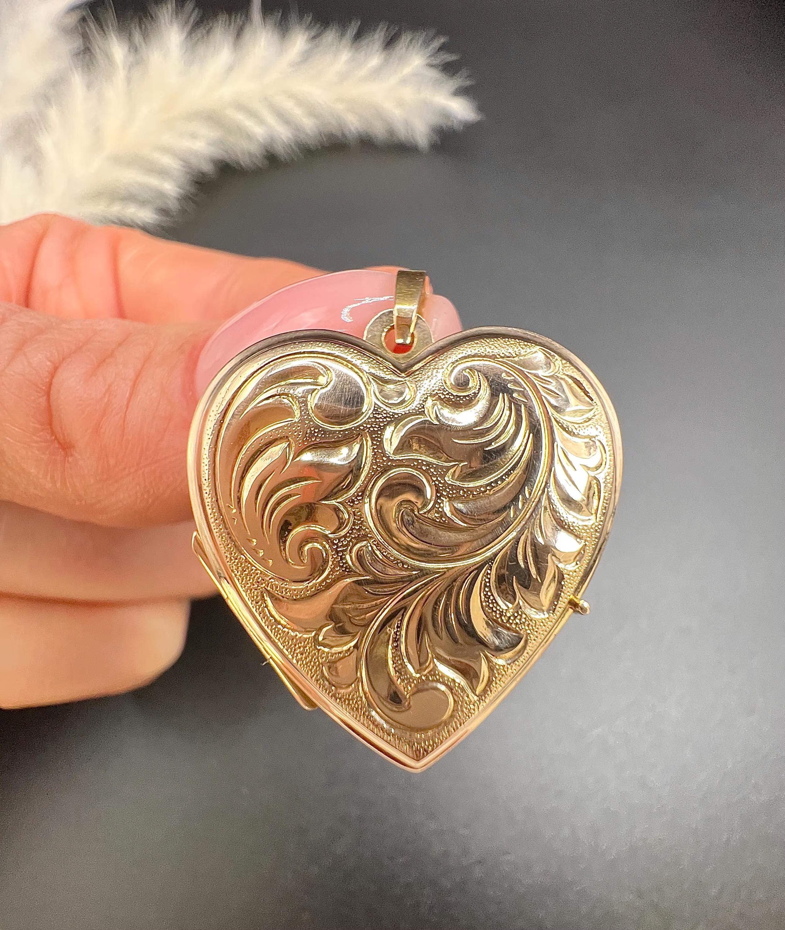 Vintage 9ct Rose Gold, Paisley Engraved Heart Locket, Hallmarked Birmingham 1992 For Sale 1