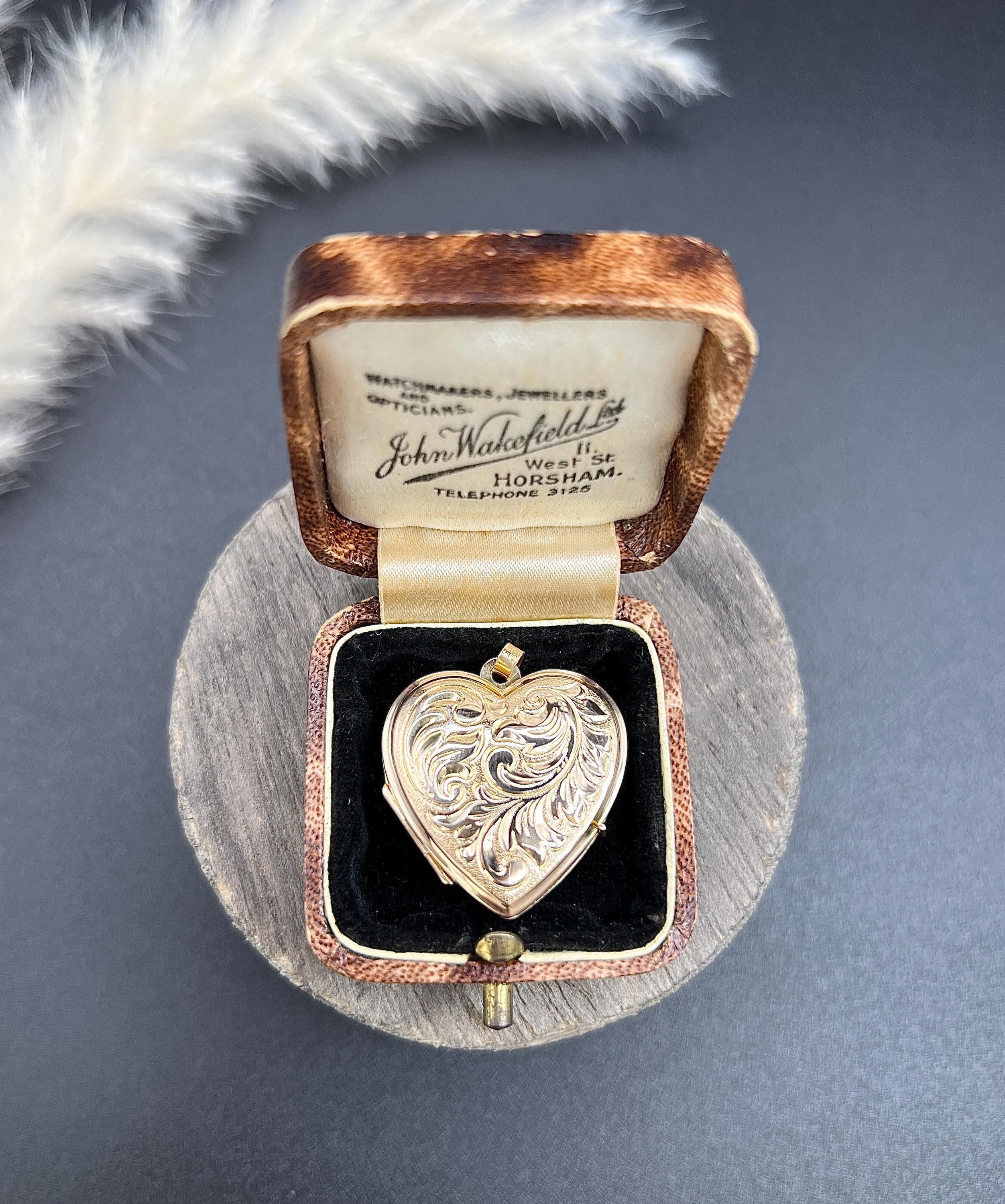 Vintage 9ct Rose Gold, Paisley Engraved Heart Locket, Hallmarked Birmingham 1992 For Sale 2