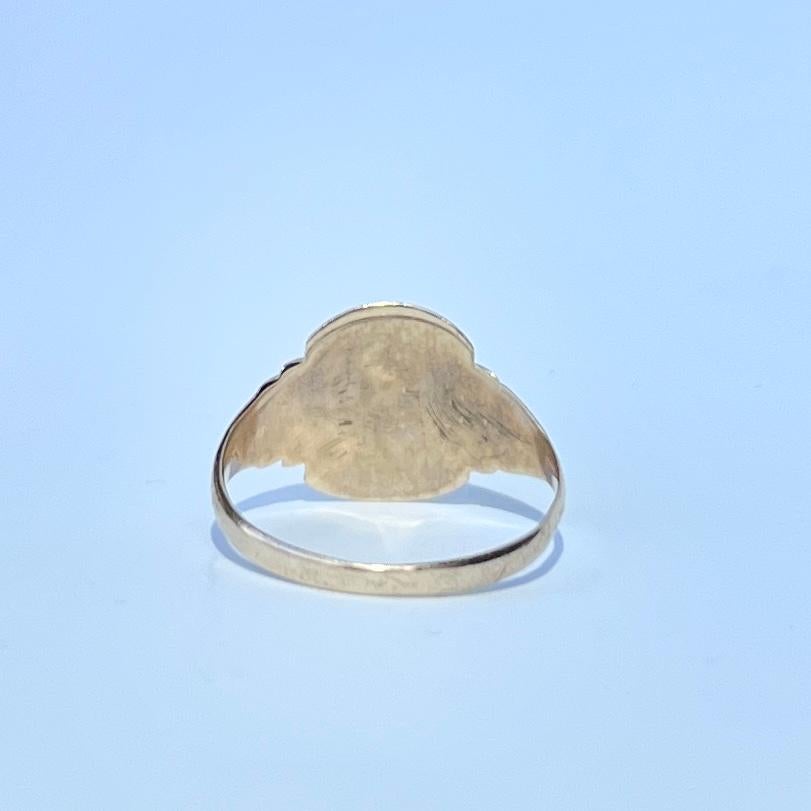 Vintage 9ct Signet Ring In Good Condition For Sale In Chipping Campden, GB
