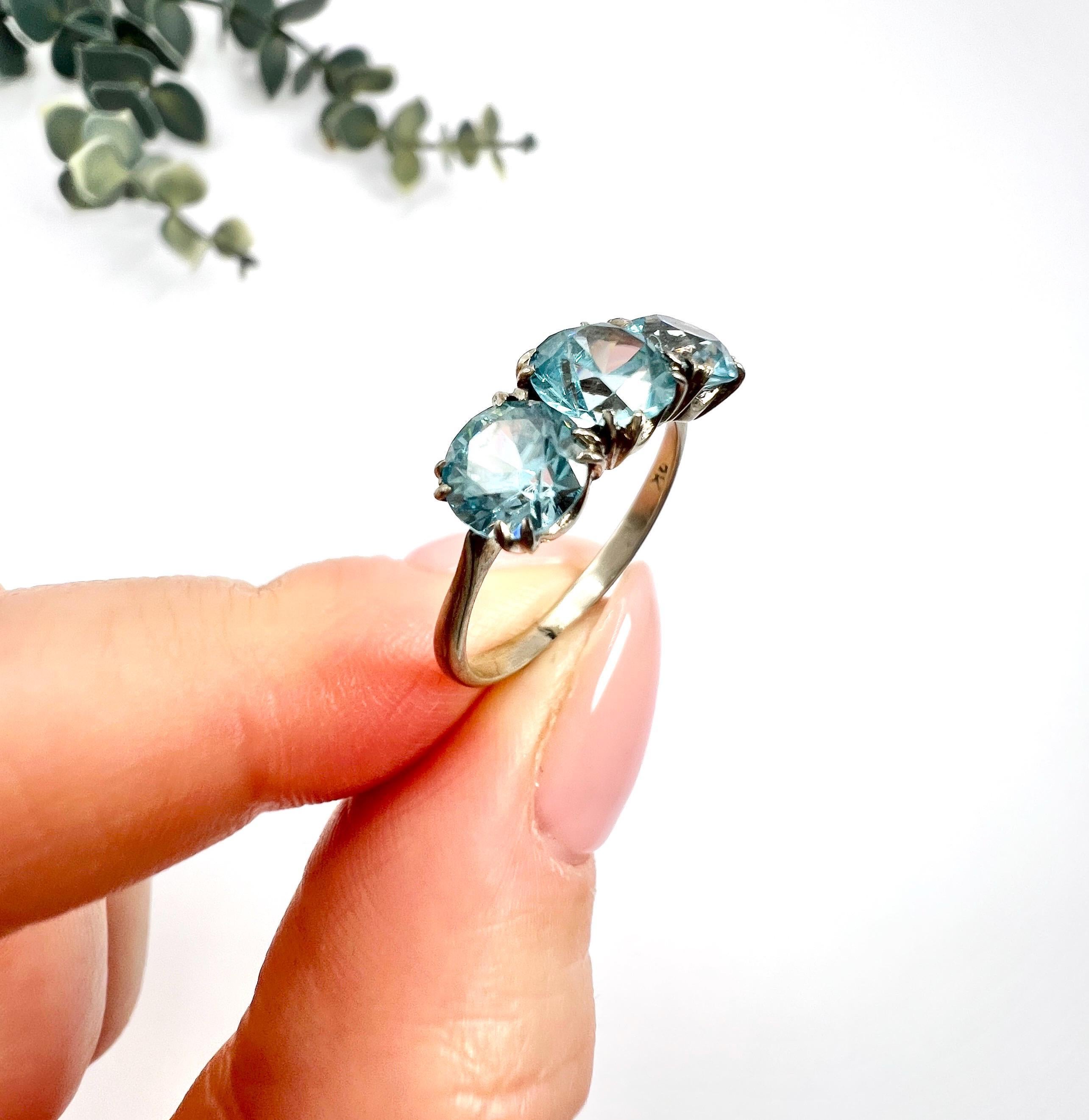 Vintage 9ct White Gold, 1960s Three Stone Zircon Ring, Vintage Trilogy Ring For Sale 5