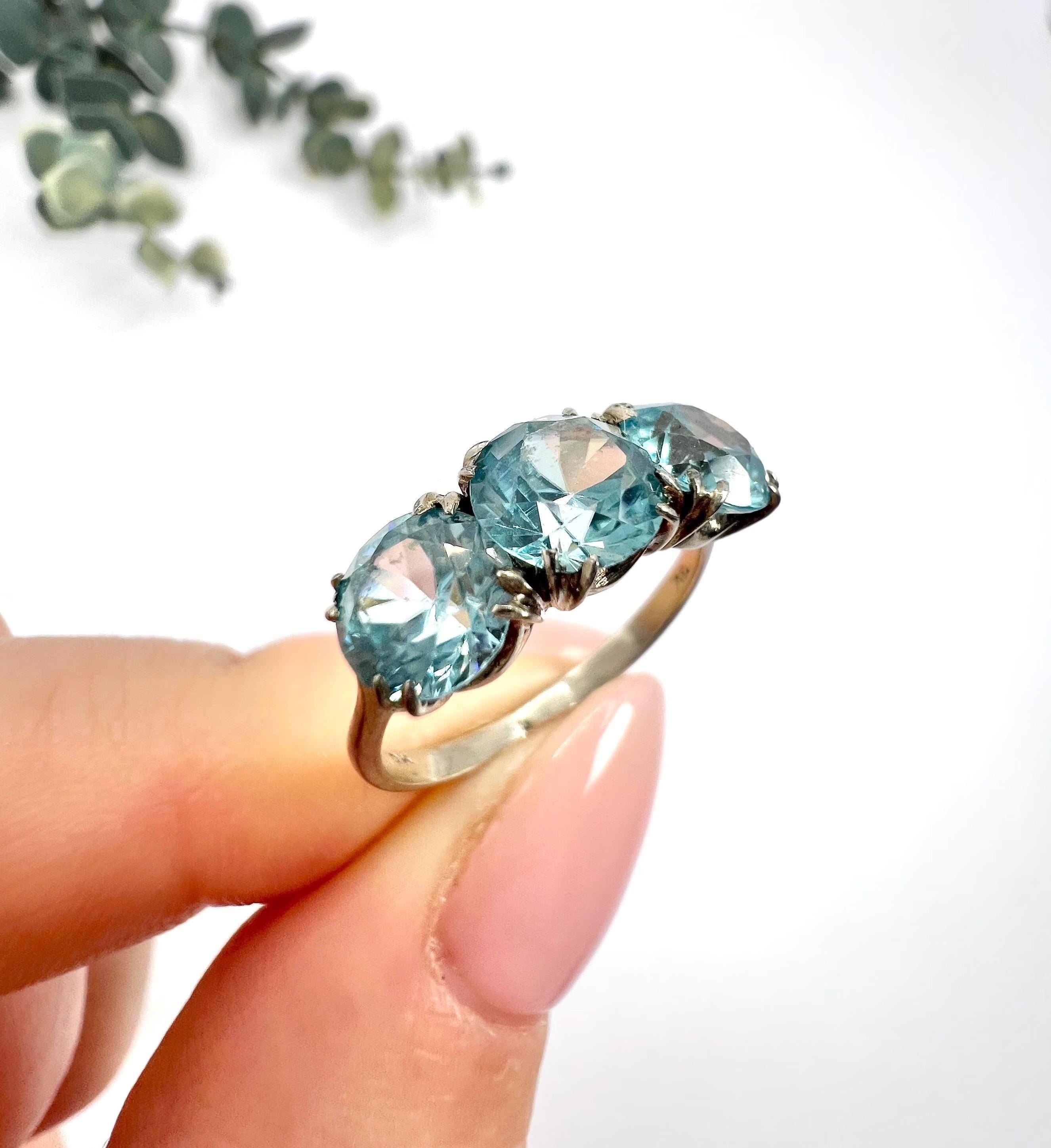Vintage 9ct White Gold, 1960s Three Stone Zircon Ring, Vintage Trilogy Ring For Sale 6