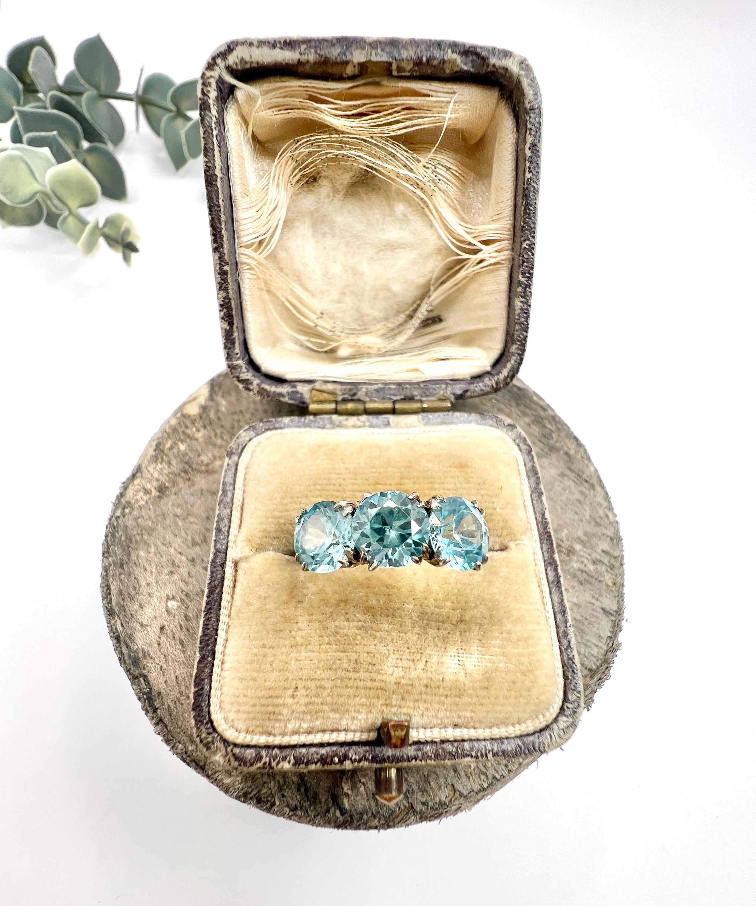 Round Cut Vintage 9ct White Gold, 1960s Three Stone Zircon Ring, Vintage Trilogy Ring For Sale