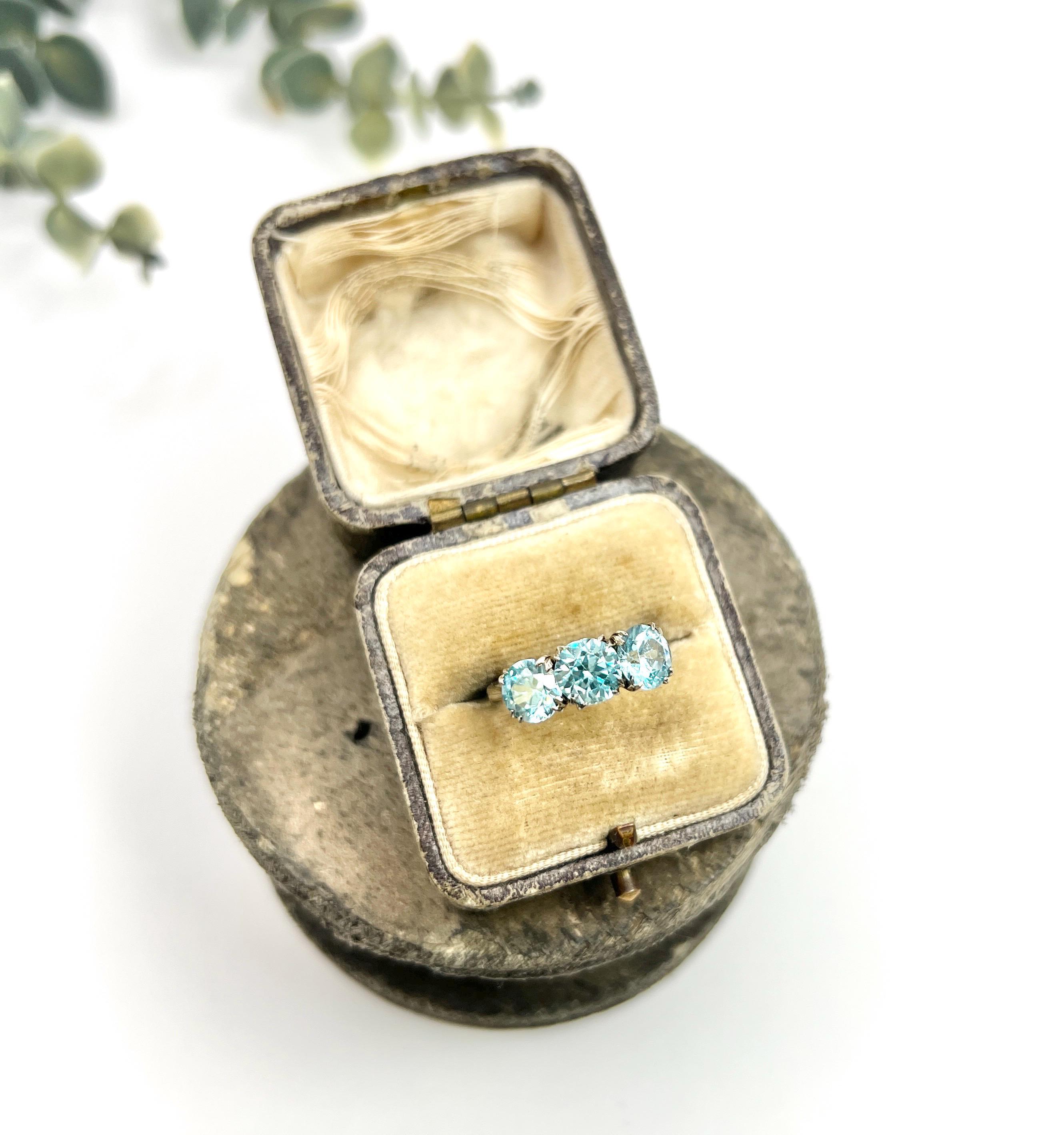 Vintage 9ct White Gold, 1960s Three Stone Zircon Ring, Vintage Trilogy Ring For Sale 2