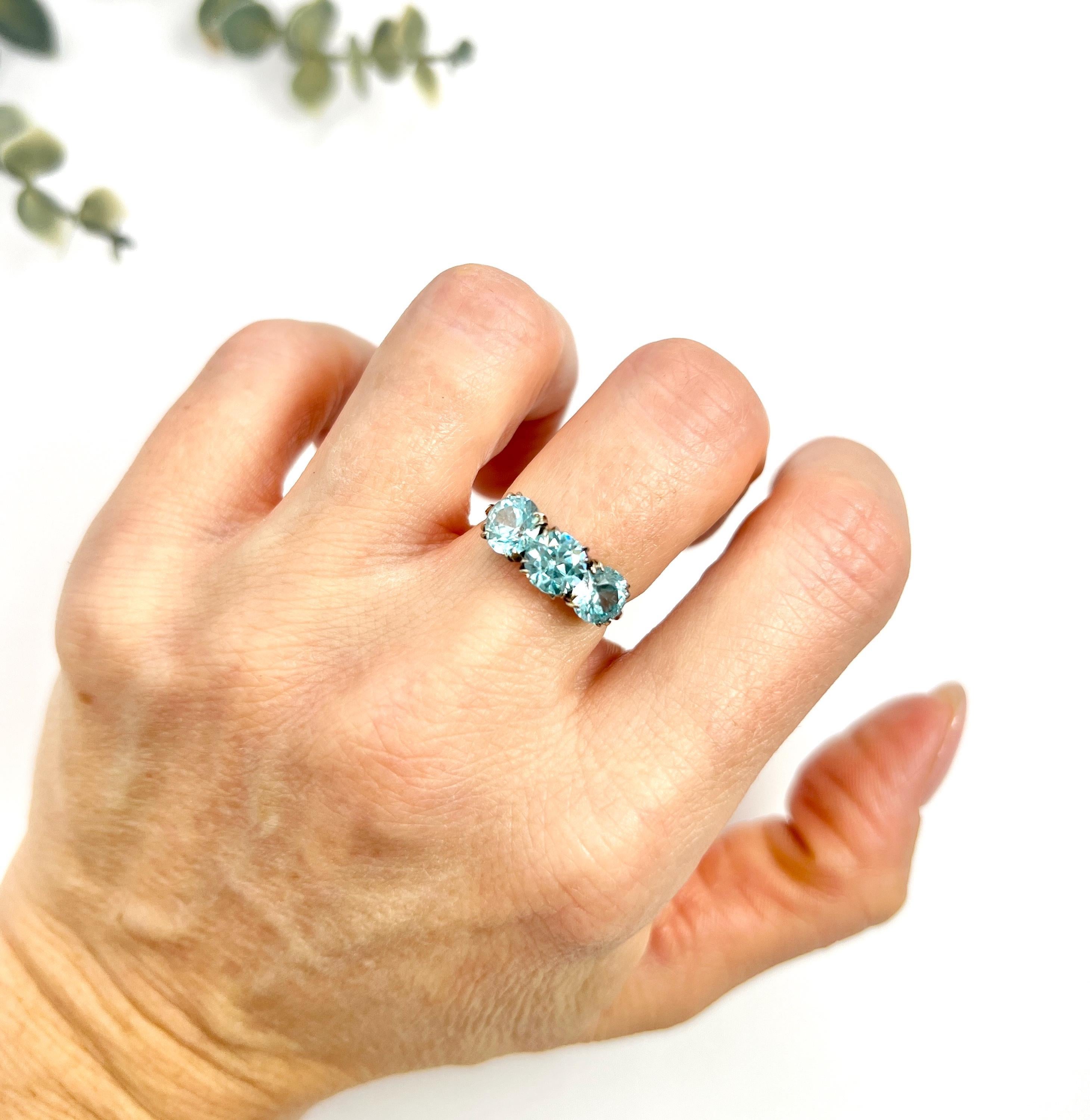 Vintage 9ct White Gold, 1960s Three Stone Zircon Ring, Vintage Trilogy Ring For Sale 3