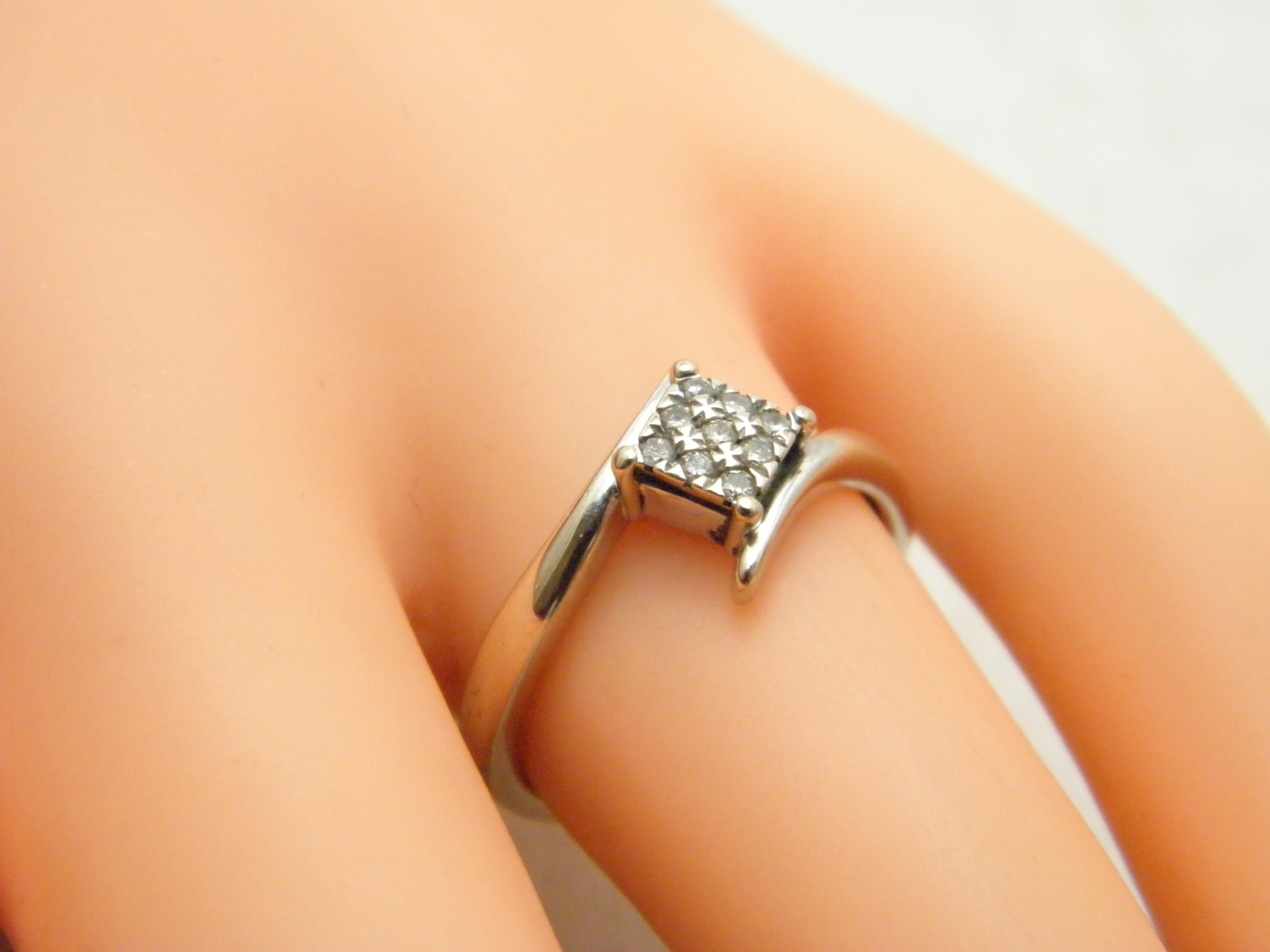 9ct white gold cluster ring