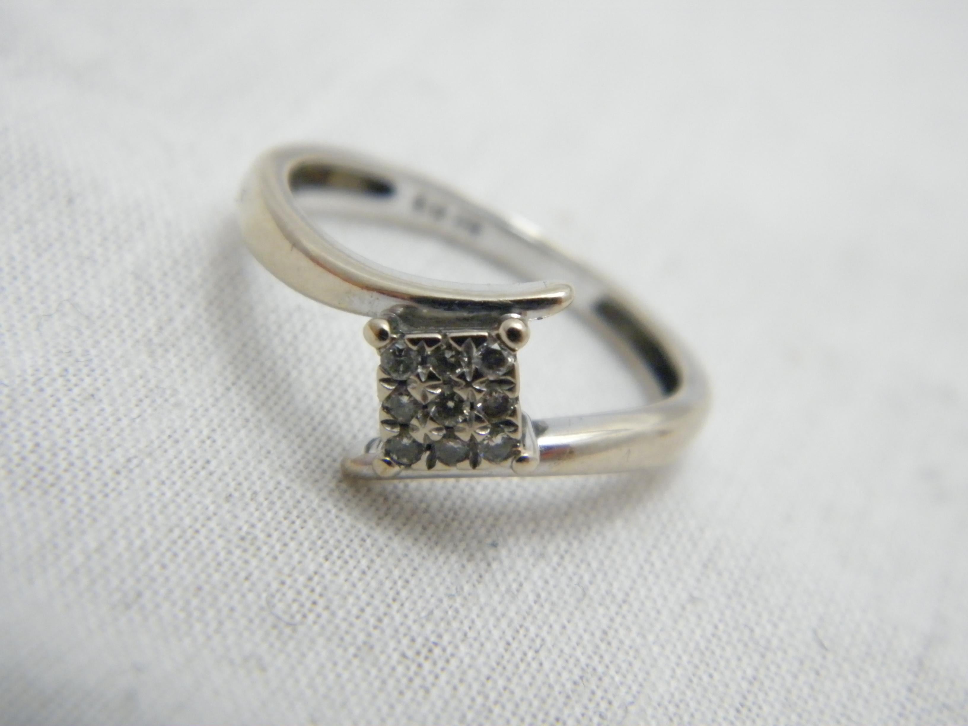 Vintage 9ct White Gold Diamond Cluster Ring Size M1/2 6.5 375 Purity Art Deco In Good Condition In Camelford, GB