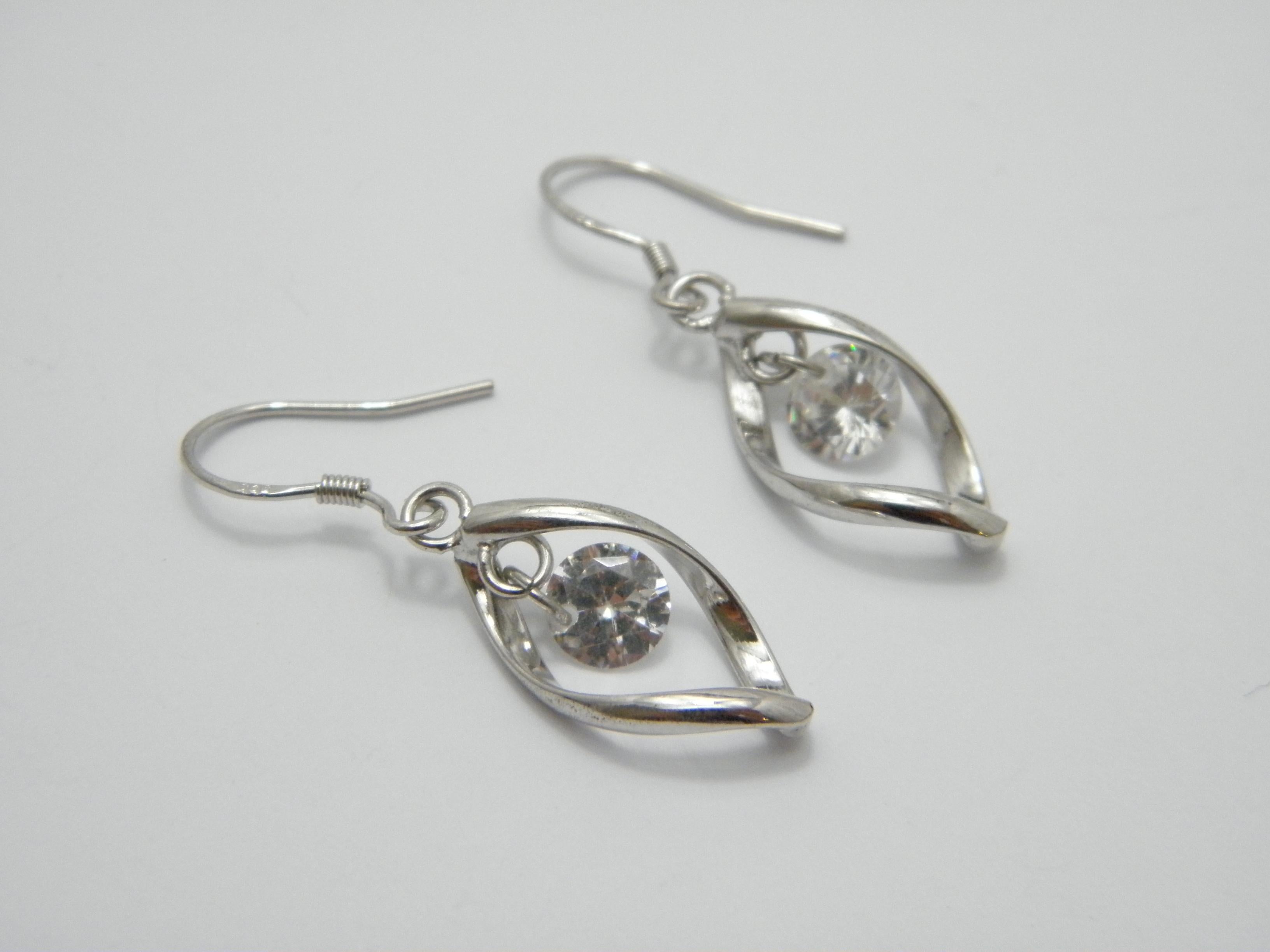Vintage 9ct White Gold Diamond Paste Drop Dangle Earrings 375 Purity Large Heavy In Good Condition For Sale In Camelford, GB