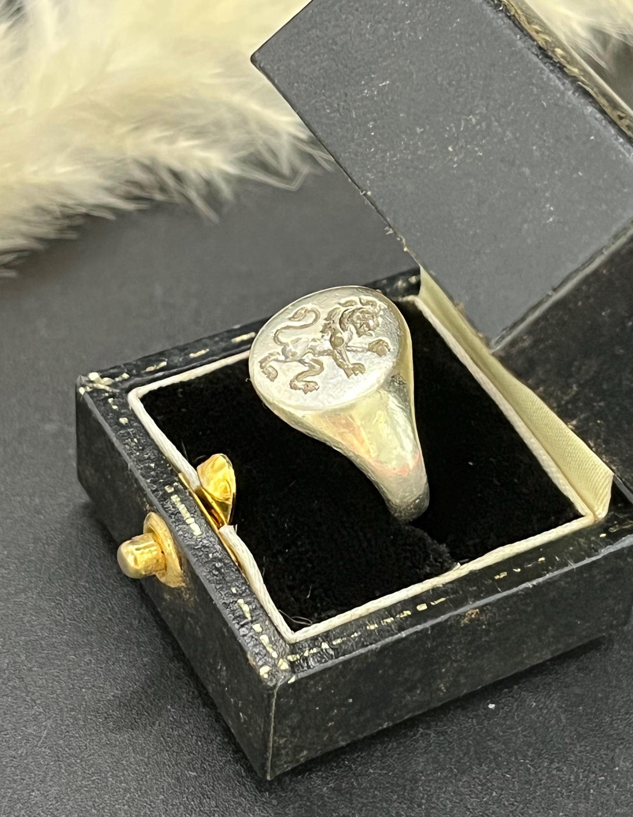 Vintage 9ct Weißgold, Sheffield gestempelt Löwe Intaligo Ring im Zustand „Gut“ im Angebot in Brighton, GB