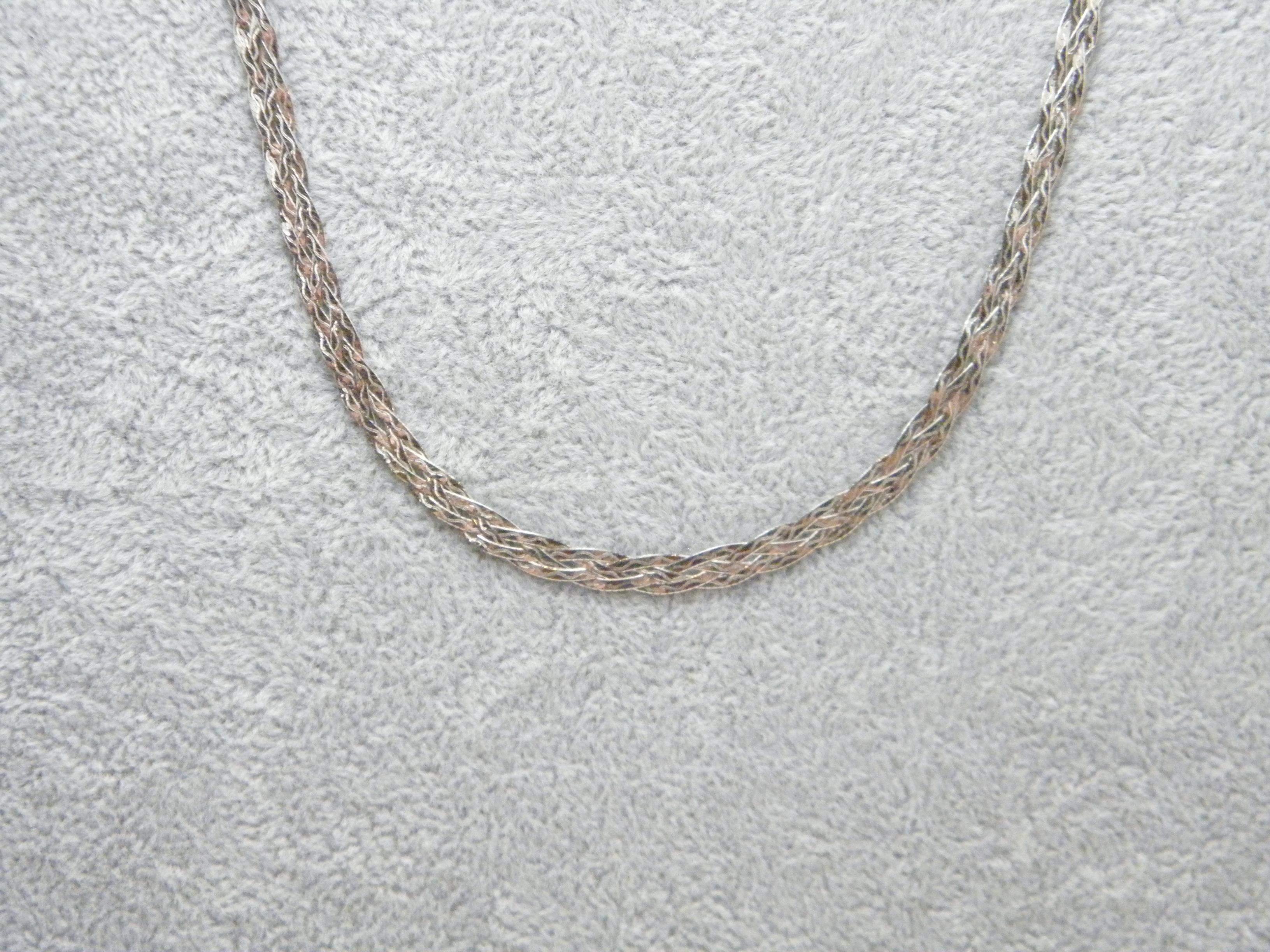 Wenn Sie auf dieser Seite gelandet sind, haben Sie ein Auge für Schönheit.

Im Angebot ist dieses herrliche

9CT WEISSGOLD 4 STRANG ZOPFGEFLECHT FUNKELNDE HALSKETTE

DETAILS
Material: Massiv 9ct (375/000) Weißgold
Stil: 4 Stränge geflochten und