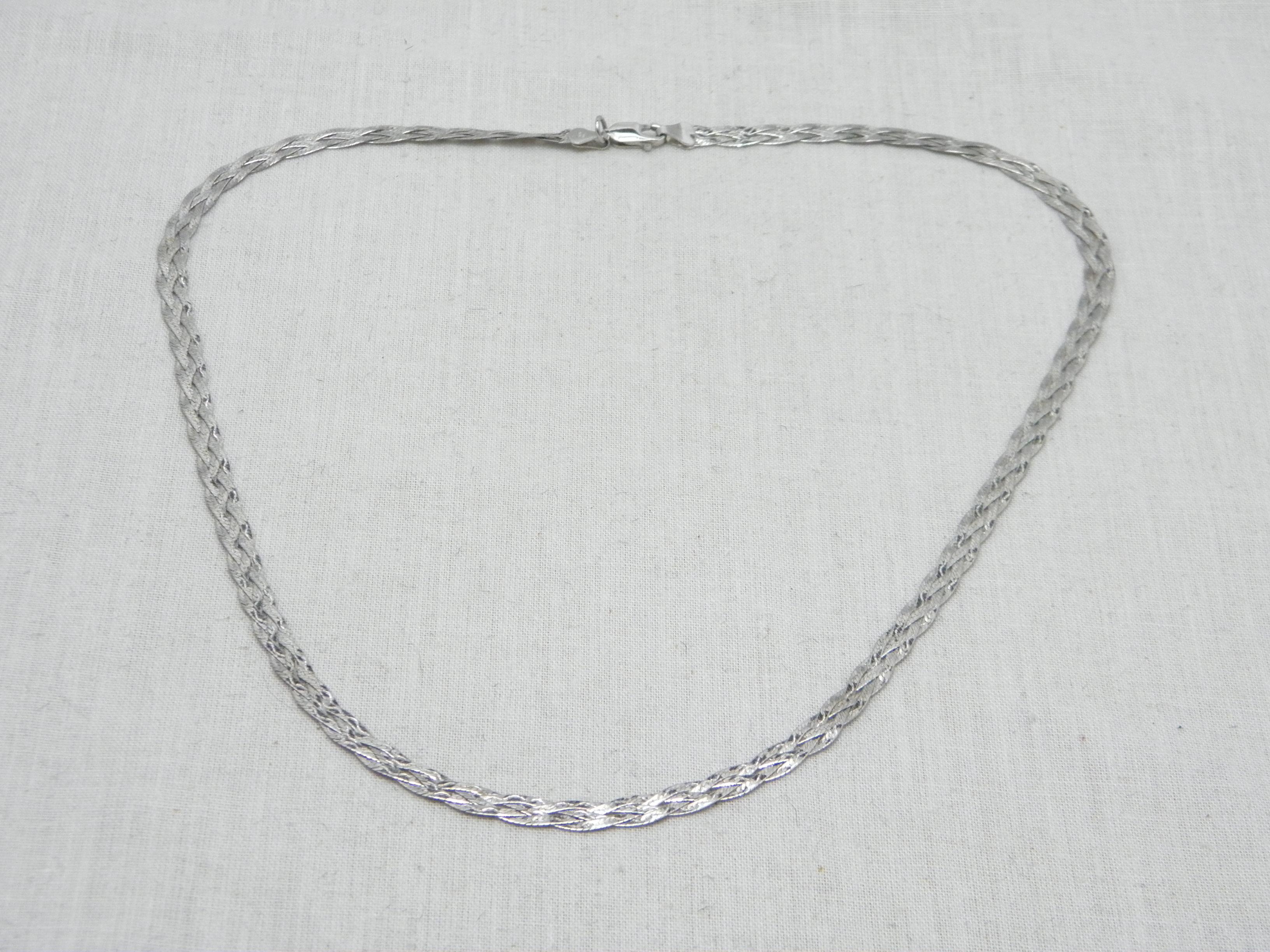 Vintage 9 Karat Weißgold Glitzergeflecht Halskette 375 Reinheit Diamant im Angebot 2