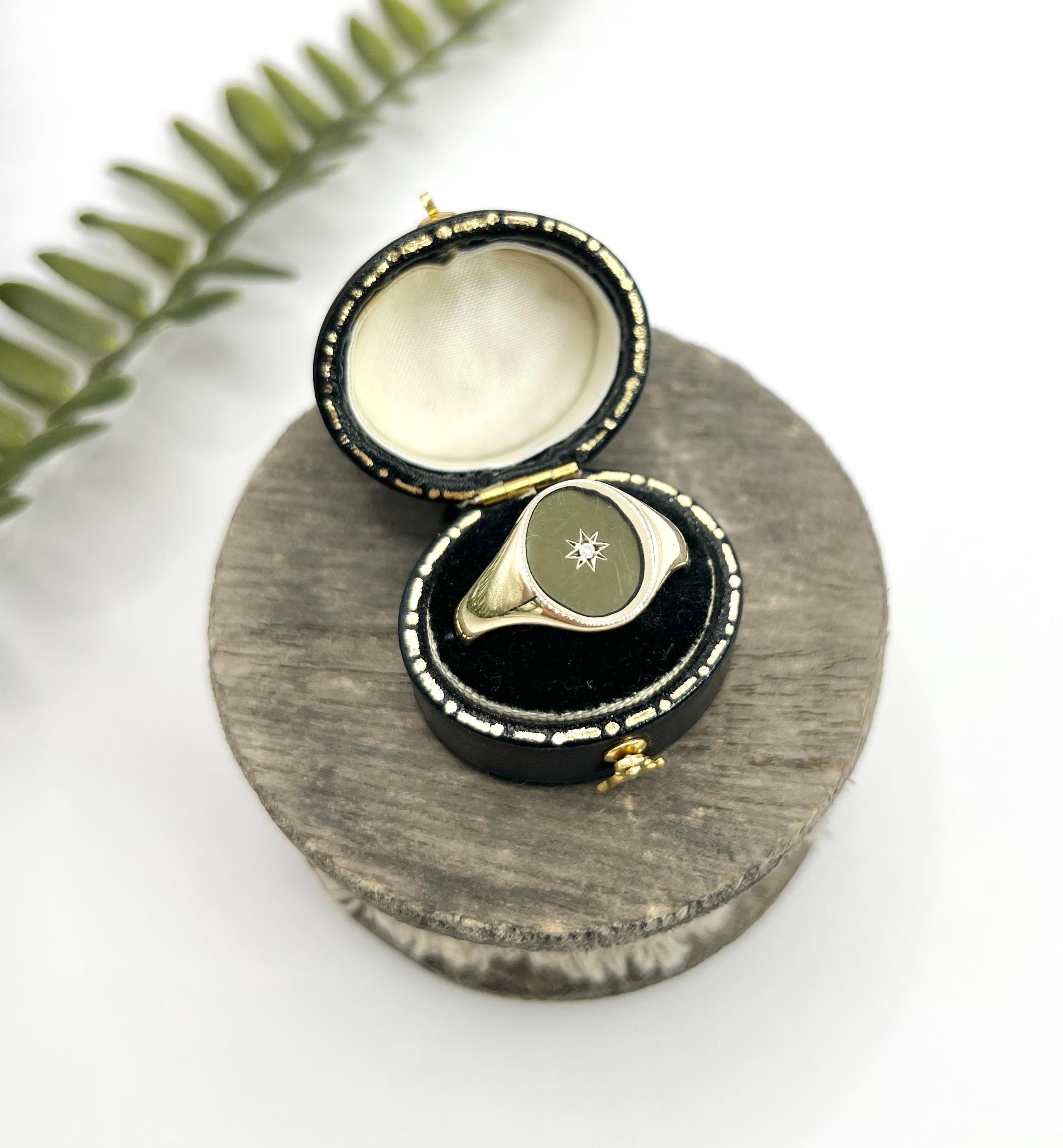 Vintage Signet Ring 

9ct Yellow Gold 

Hallmarked Birmingham- No Date Letter

Makers Mark D J

Circa 1940s

Discover a timeless piece from the 1940s with this exquisite oval-shaped signet ring, crafted from 9ct yellow gold. This ring features a