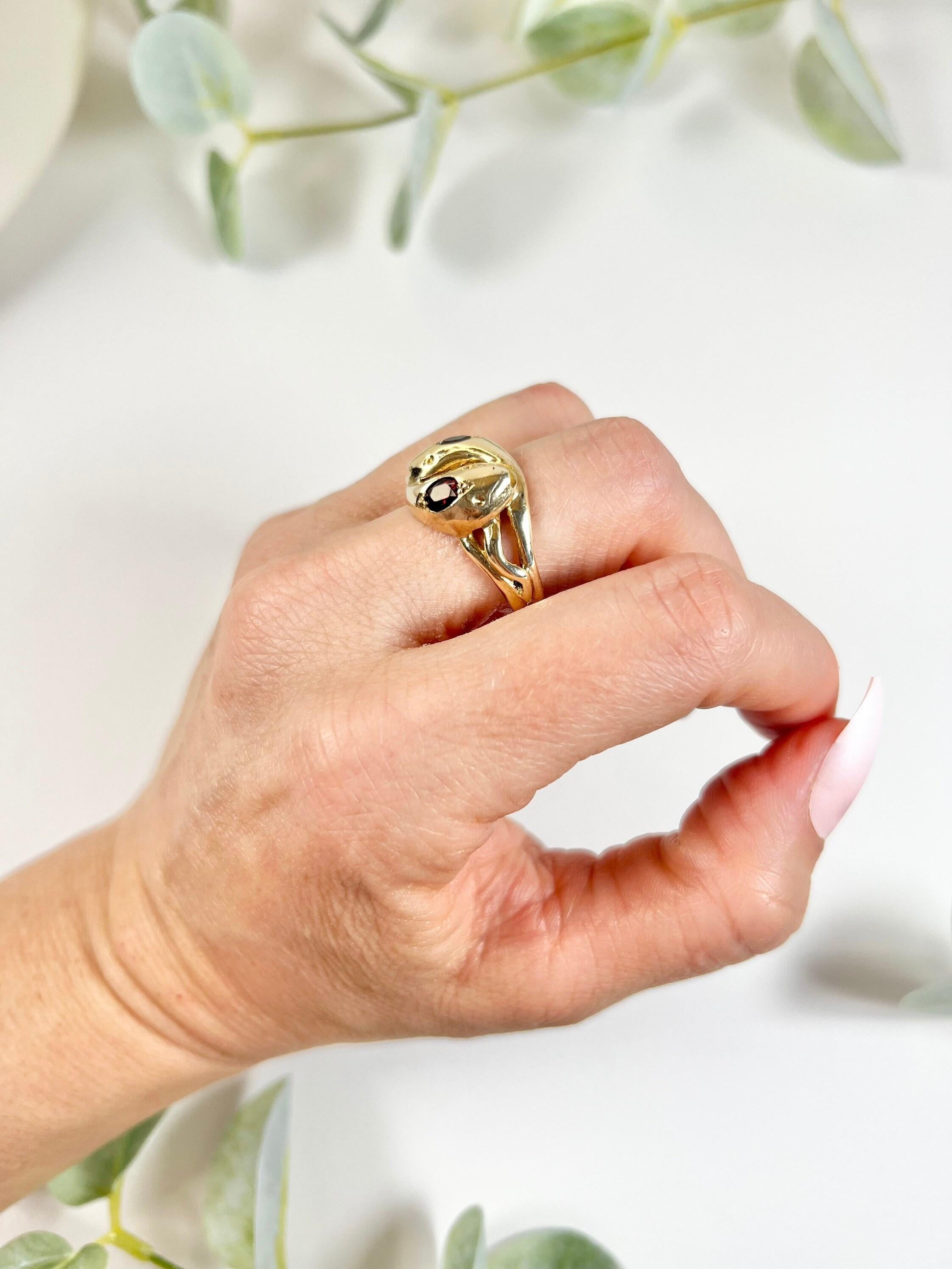 Vintage 9ct Yellow Gold 1960’s Double Headed Garnet Snake Ring For Sale 5